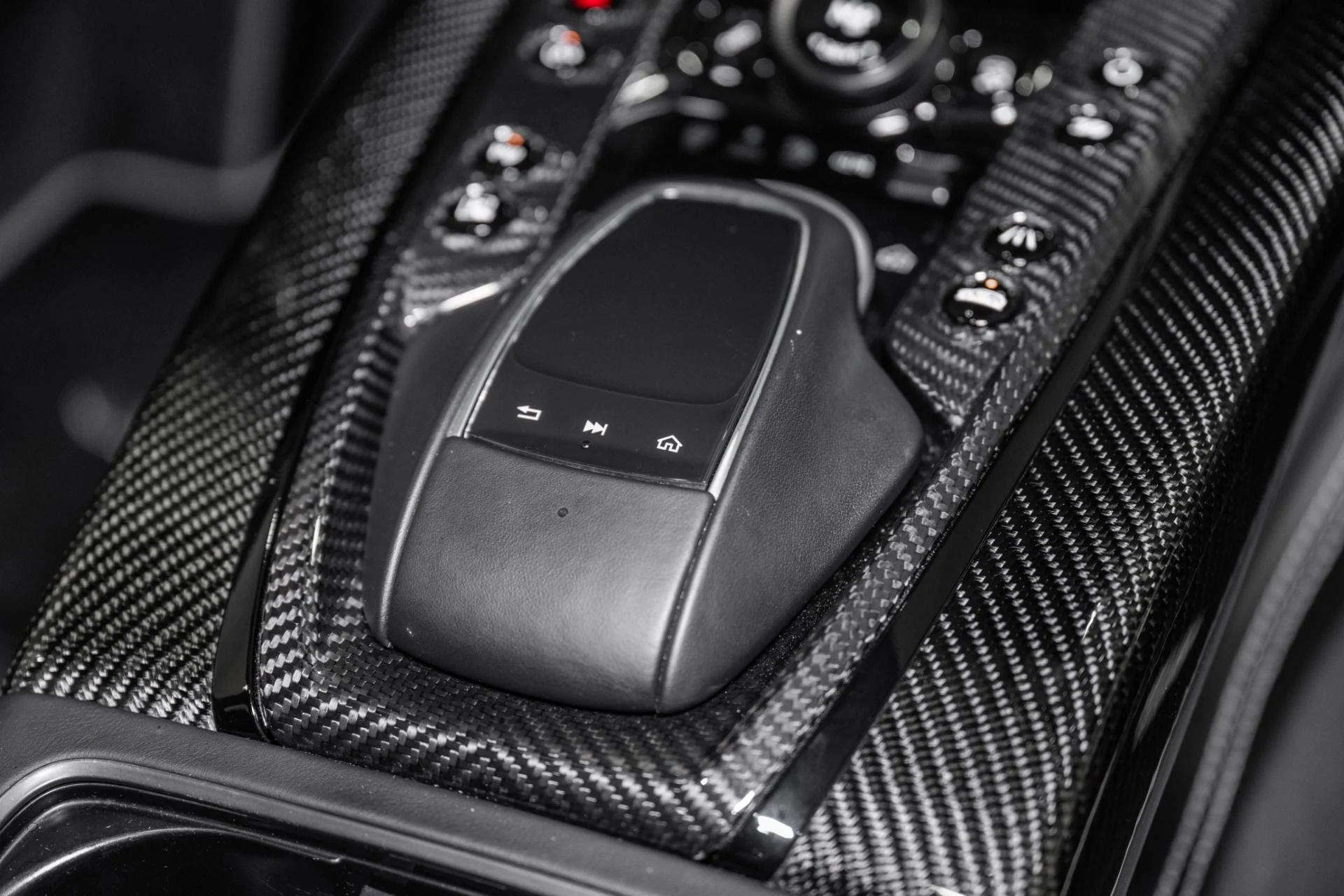 mph039_3989089162_New_2023_Aston_Martin_DBX_707_1785777382_9b7e2db055