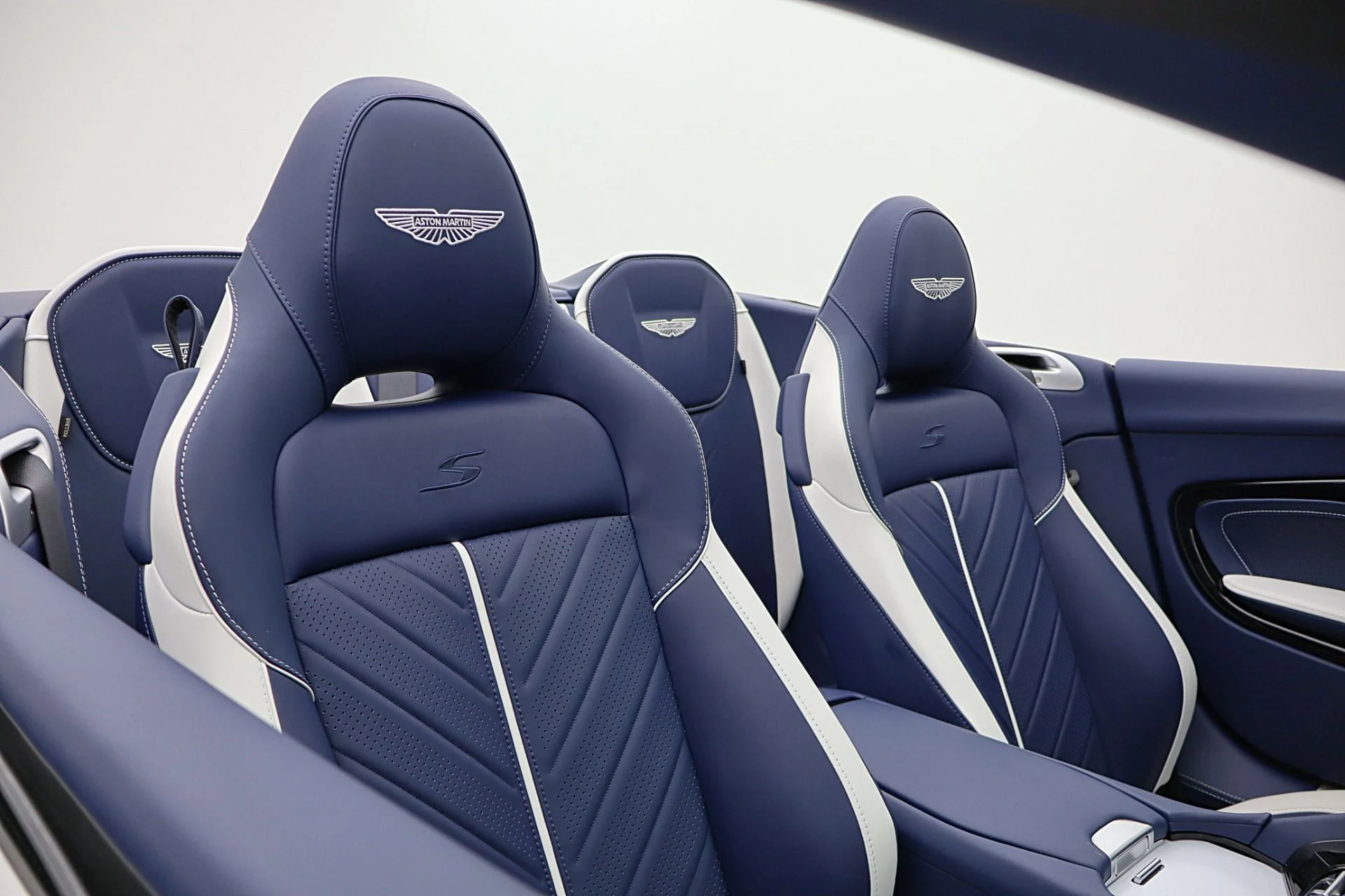 mph039_4002285949_New_2026_Aston_Martin_DB_12_S_Volante_0eba427ede