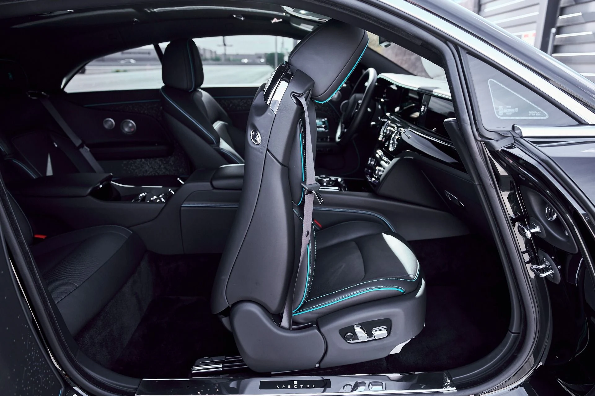 mph039_4032297809_Used_2025_Rolls_Royce_Spectre_Base_1771642464_e24df1538a