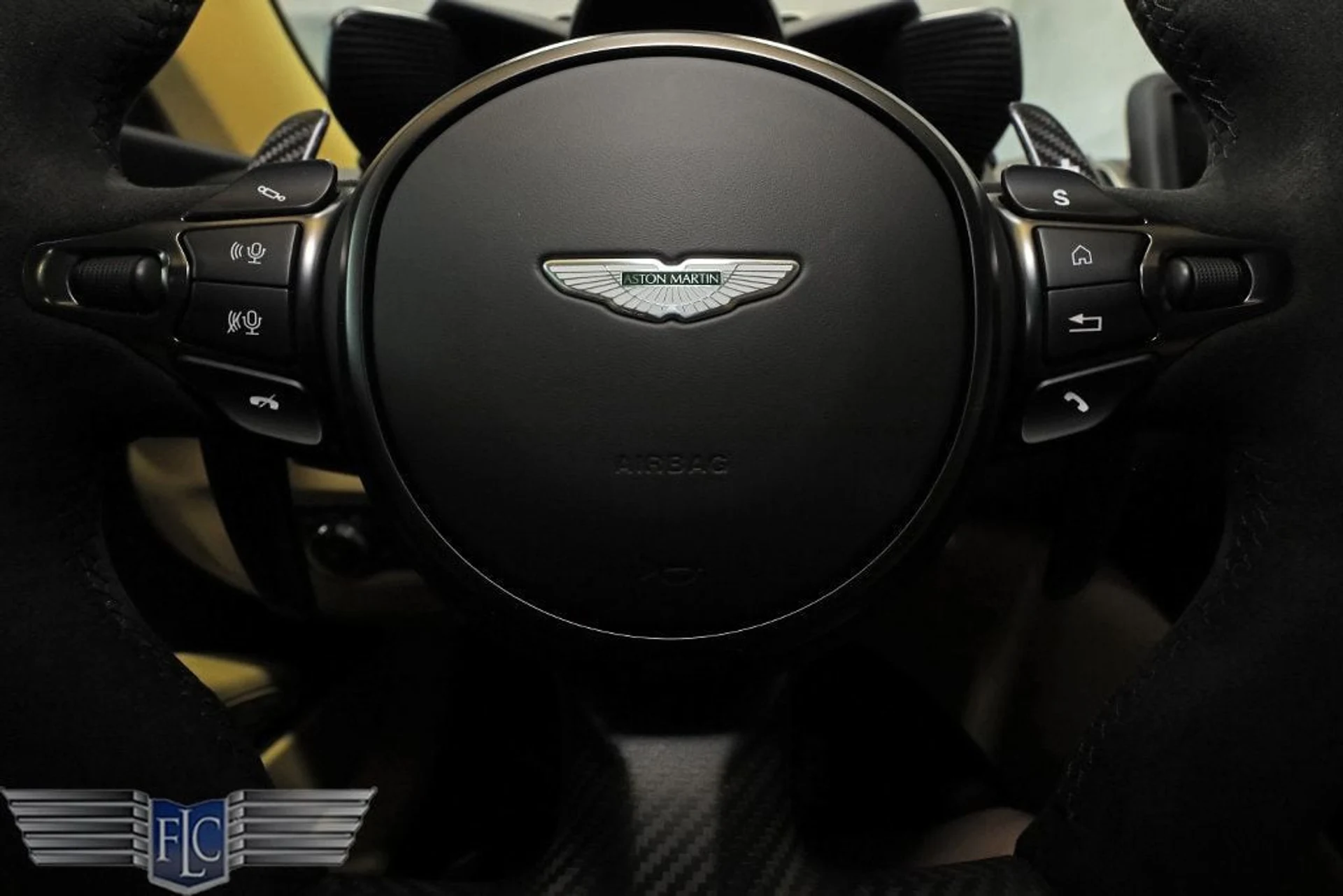 mph039_4039638363_used_2023_aston_martin_dbs_20235volante770ultimate_9689_22994688_40_1024_a98cac54a1