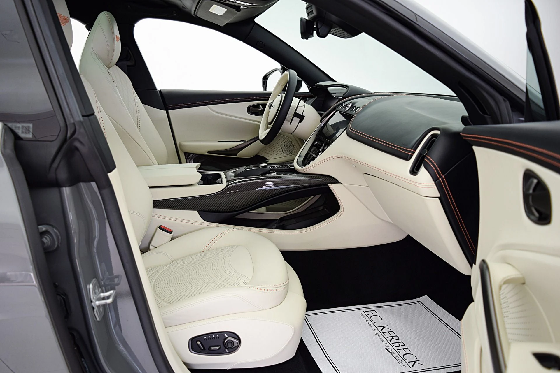 mph039_4048649774_Used_2022_Aston_Martin_DBX_2ba8d31b3d