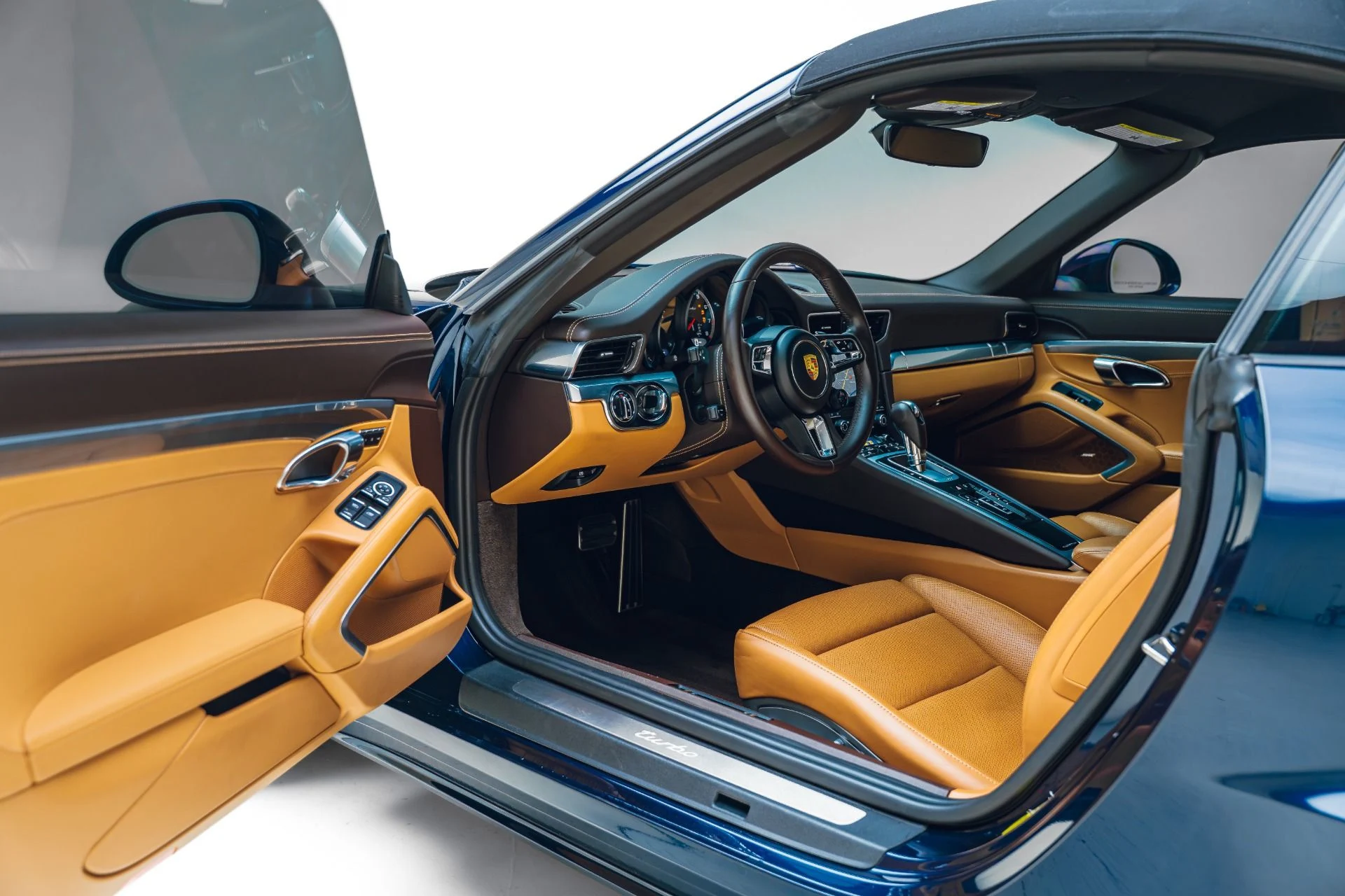mph039_4062601837_Used_2019_Porsche_911_Turbo_1781652601_2024f32203
