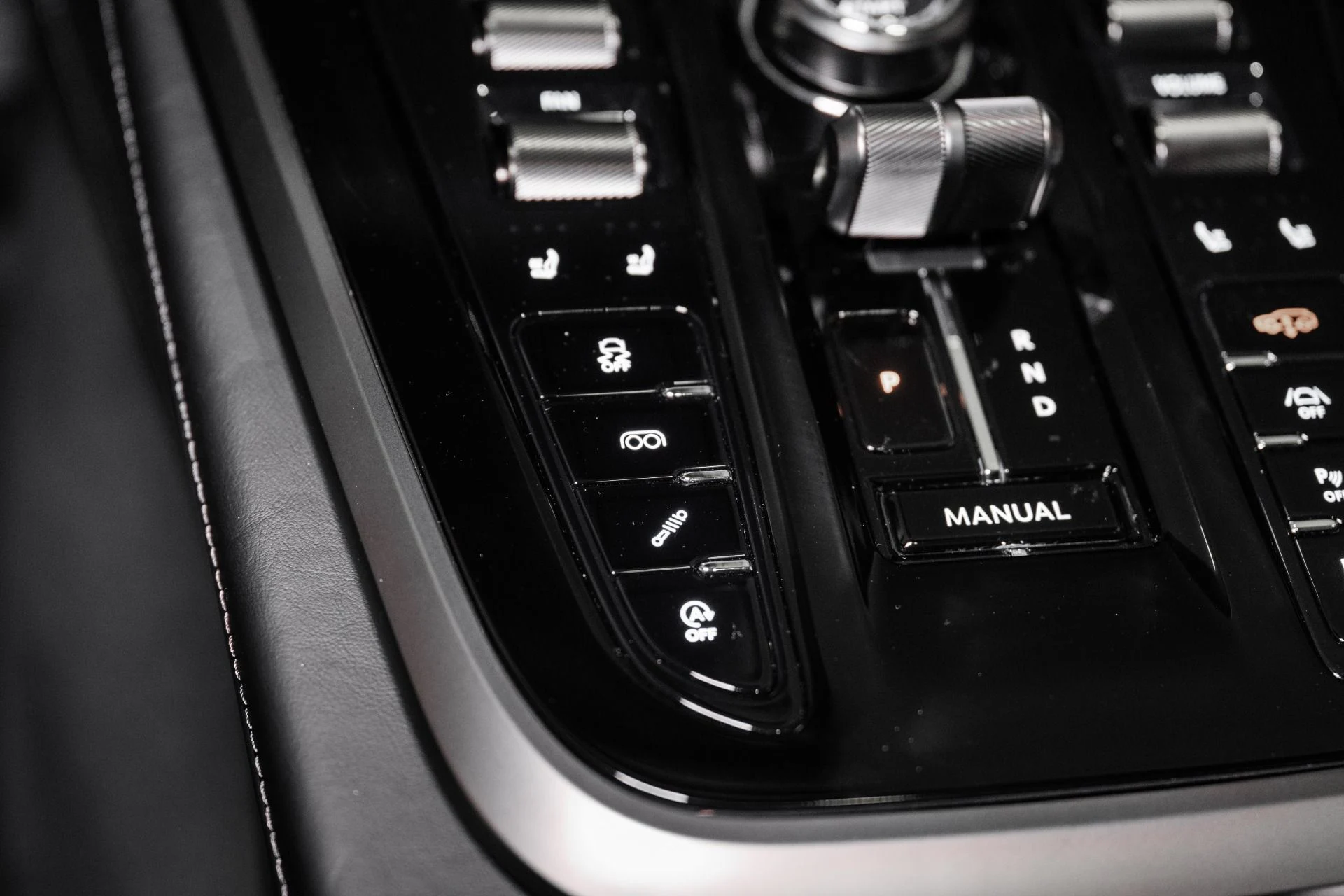 mph039_4073740477_New_2026_Aston_Martin_DBX_S_1765985660_2a147938a5