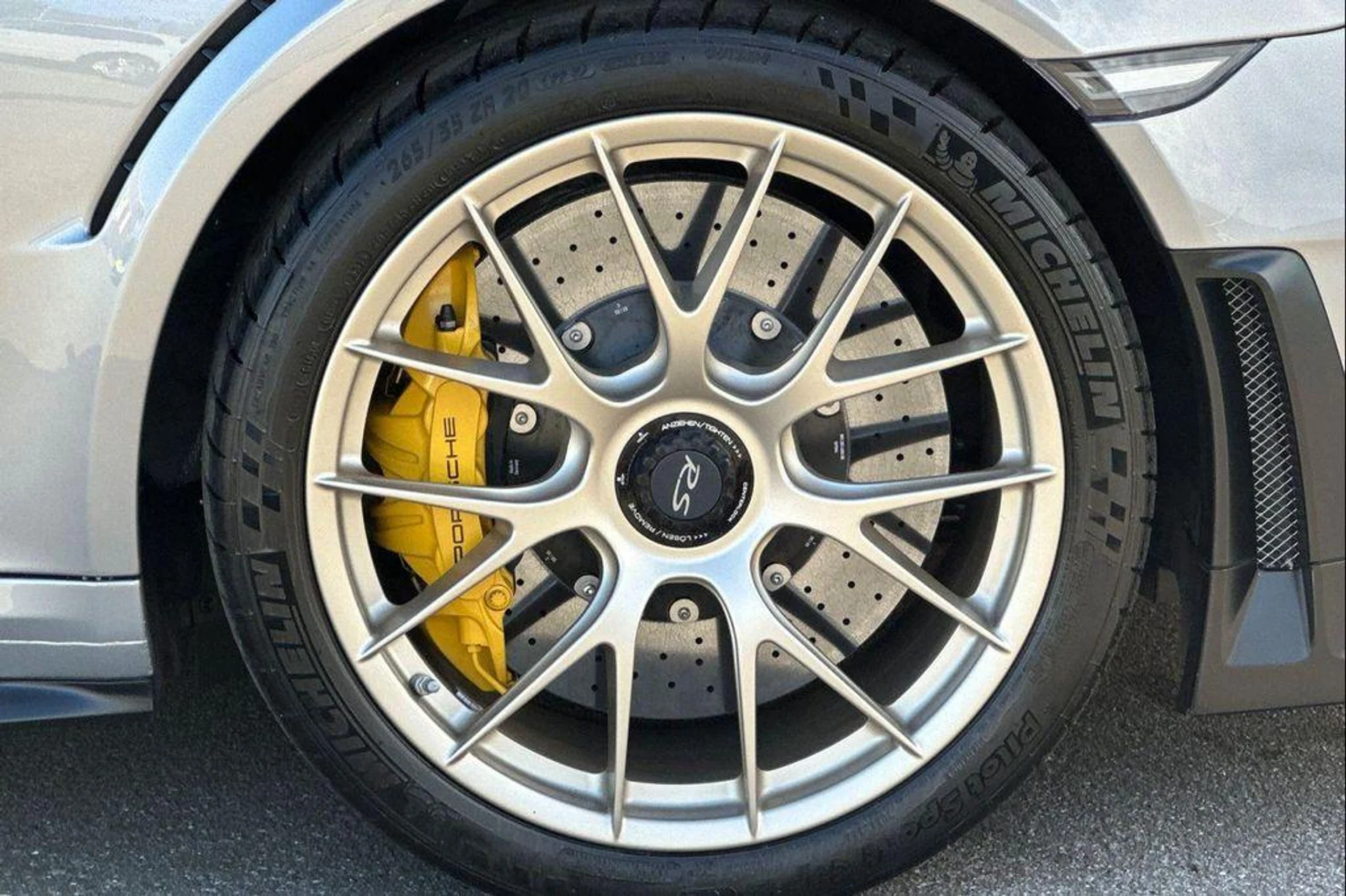 mph039_4084400785_5d_QD_Mu_V6gv40_Ycrm_xs_H_vq_VK_1_E_89a1df8ed3