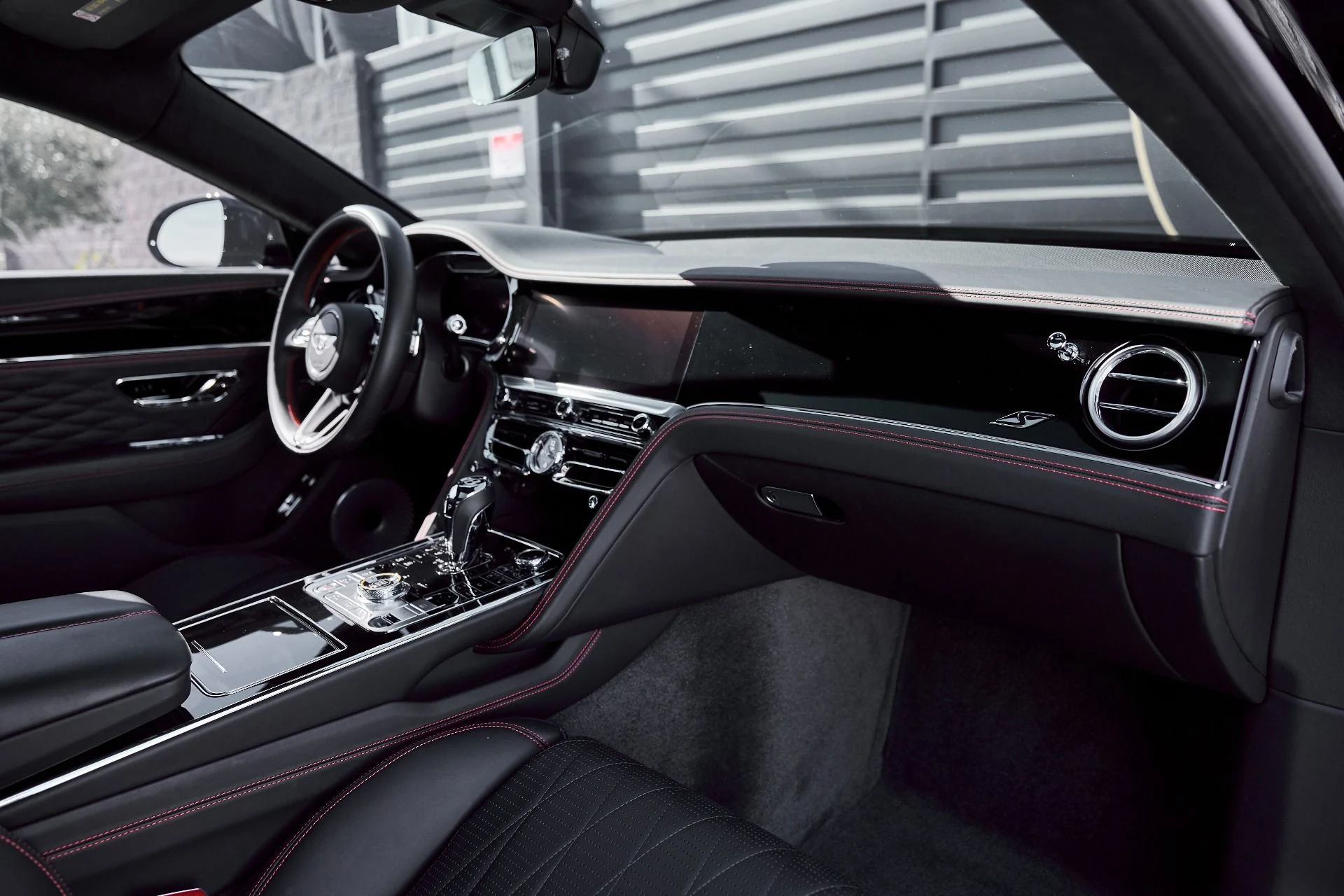 mph039_4097734217_Used_2023_Bentley_Flying_Spur_S_1770950674_8c2cd64182