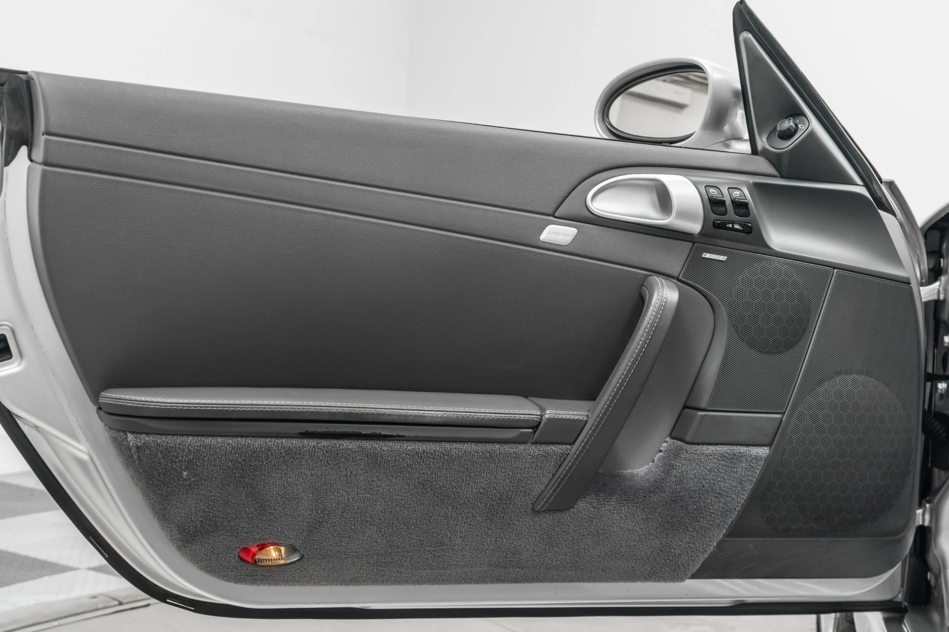 mph039_4106179005_Used_2005_Porsche_911_Carrera_1782410367_7598bdf8ef