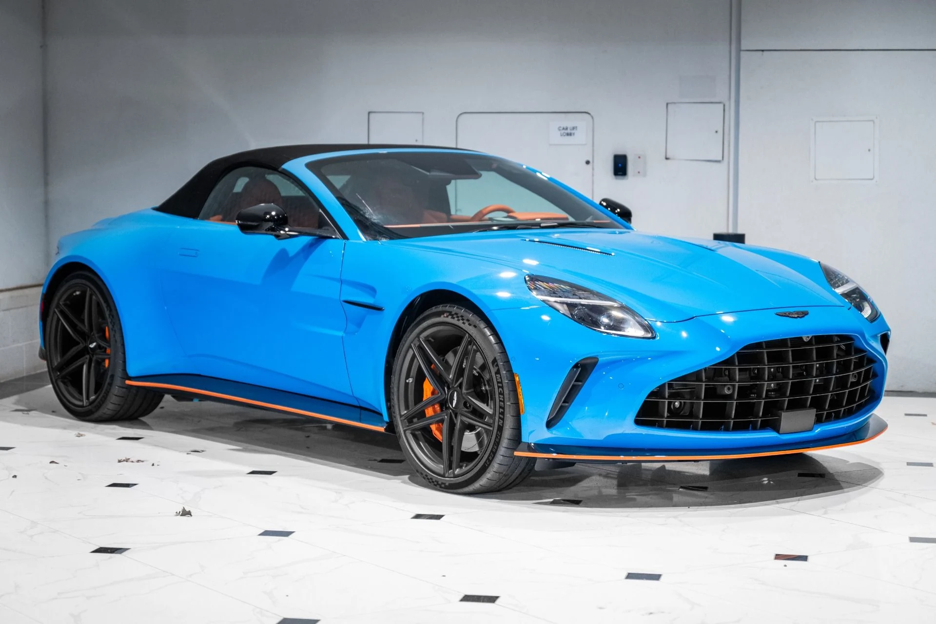 mph039_413606011_New_2026_Aston_Martin_Vantage_Roadster_1761752064_9e86c7c8c4