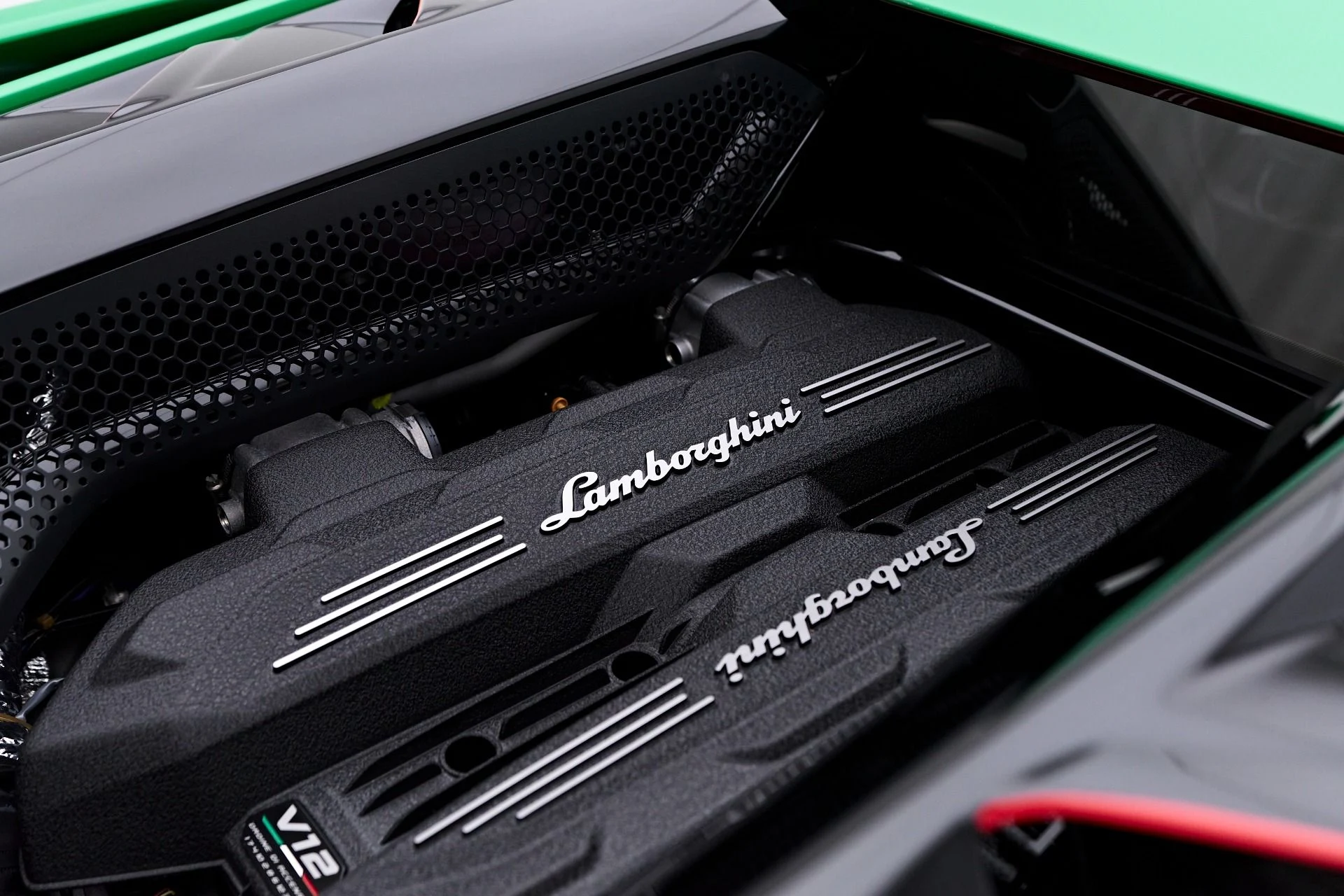 mph039_4136634229_Used_2024_Lamborghini_Revuelto_Base_1756951539_802e2e4df2
