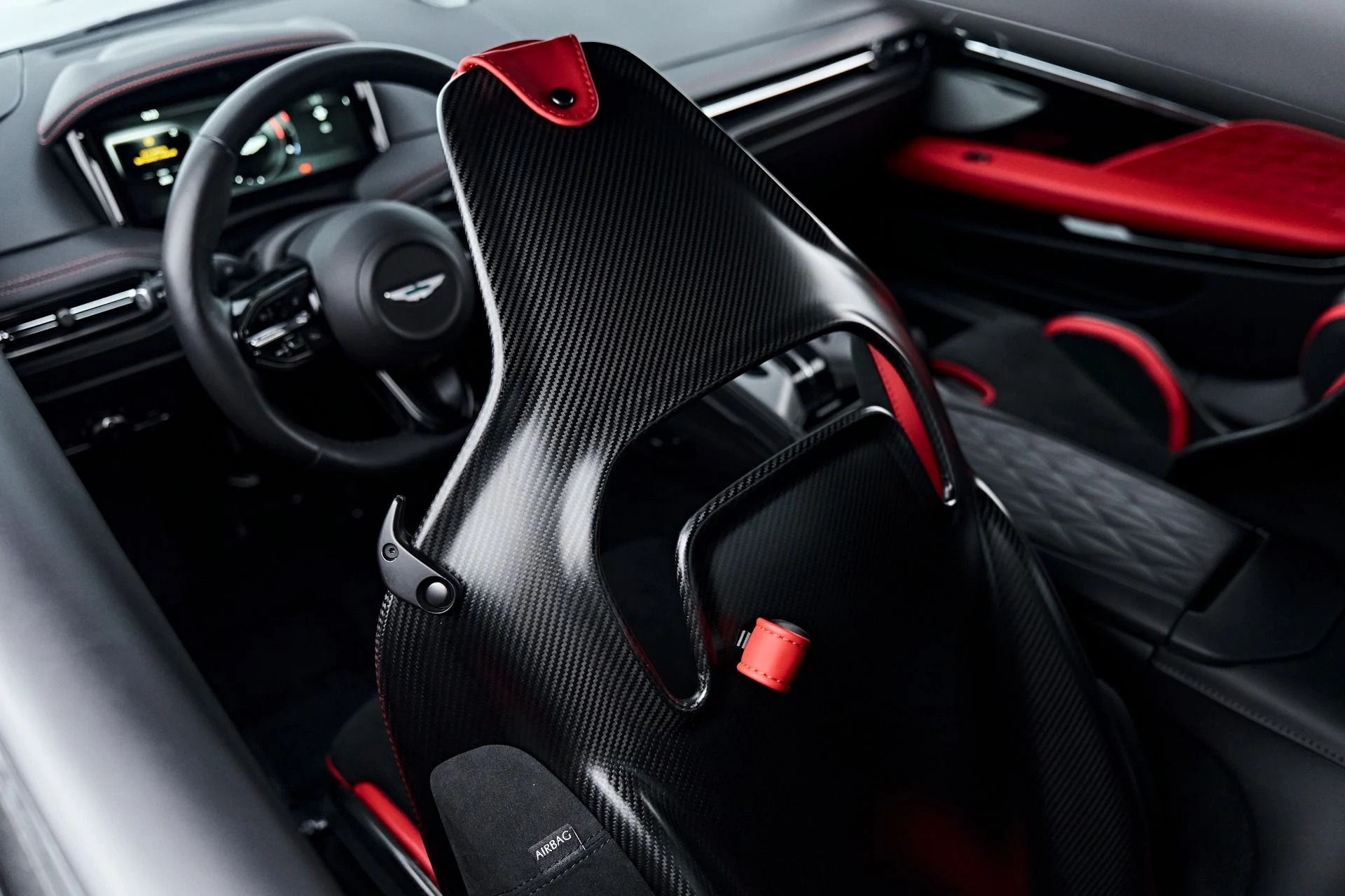 mph039_4147287909_Used_2024_Aston_Martin_DB_12_1789627776_4d95d765ec