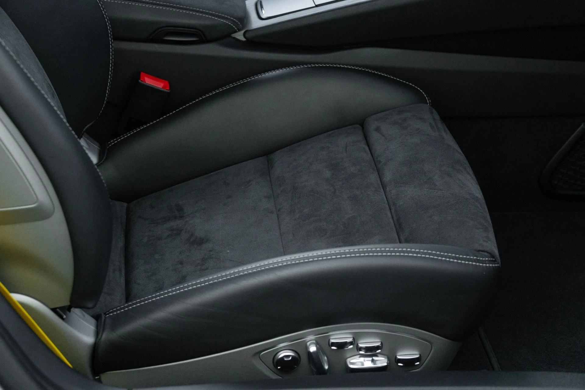 mph039_415043415_Used_2018_Porsche_911_GT_3_1761946041_fc582a5bcb