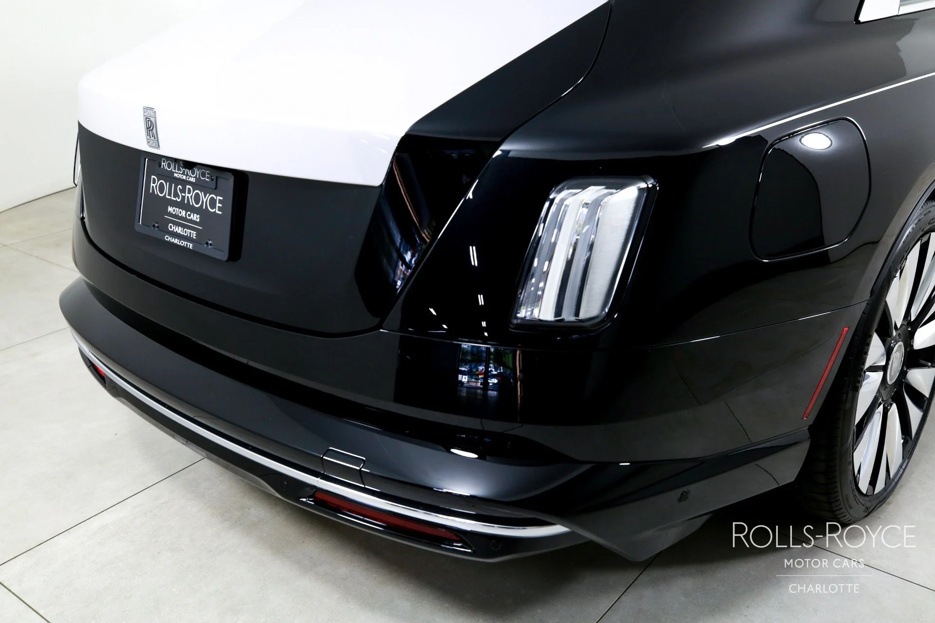 mph039_4162642752_Used_2025_Rolls_Royce_Spectre_1757533458_3abe058034