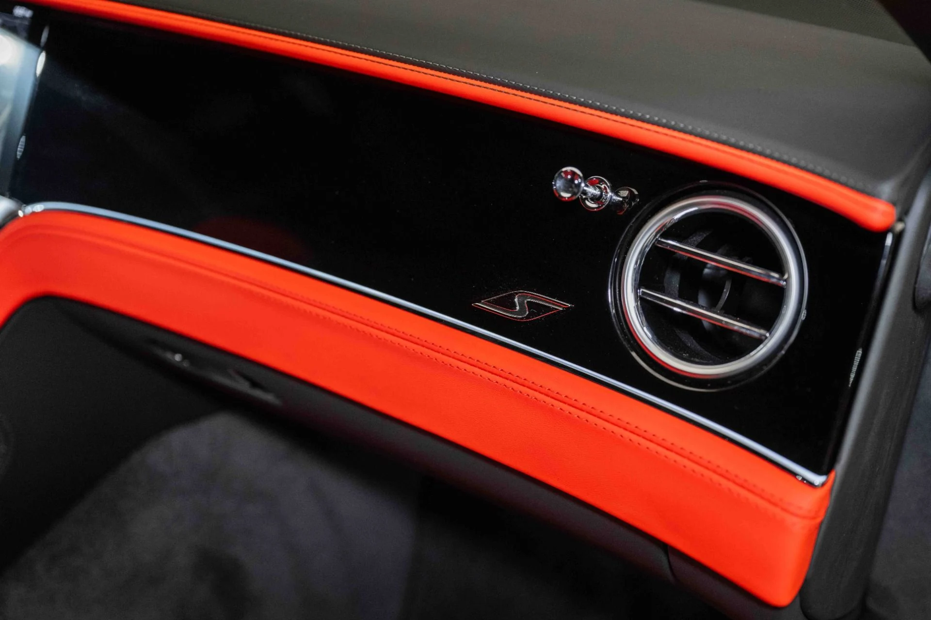 mph039_4164845248_Used_2024_Bentley_Continental_GT_S_V8_1715113259_aec9b301fc