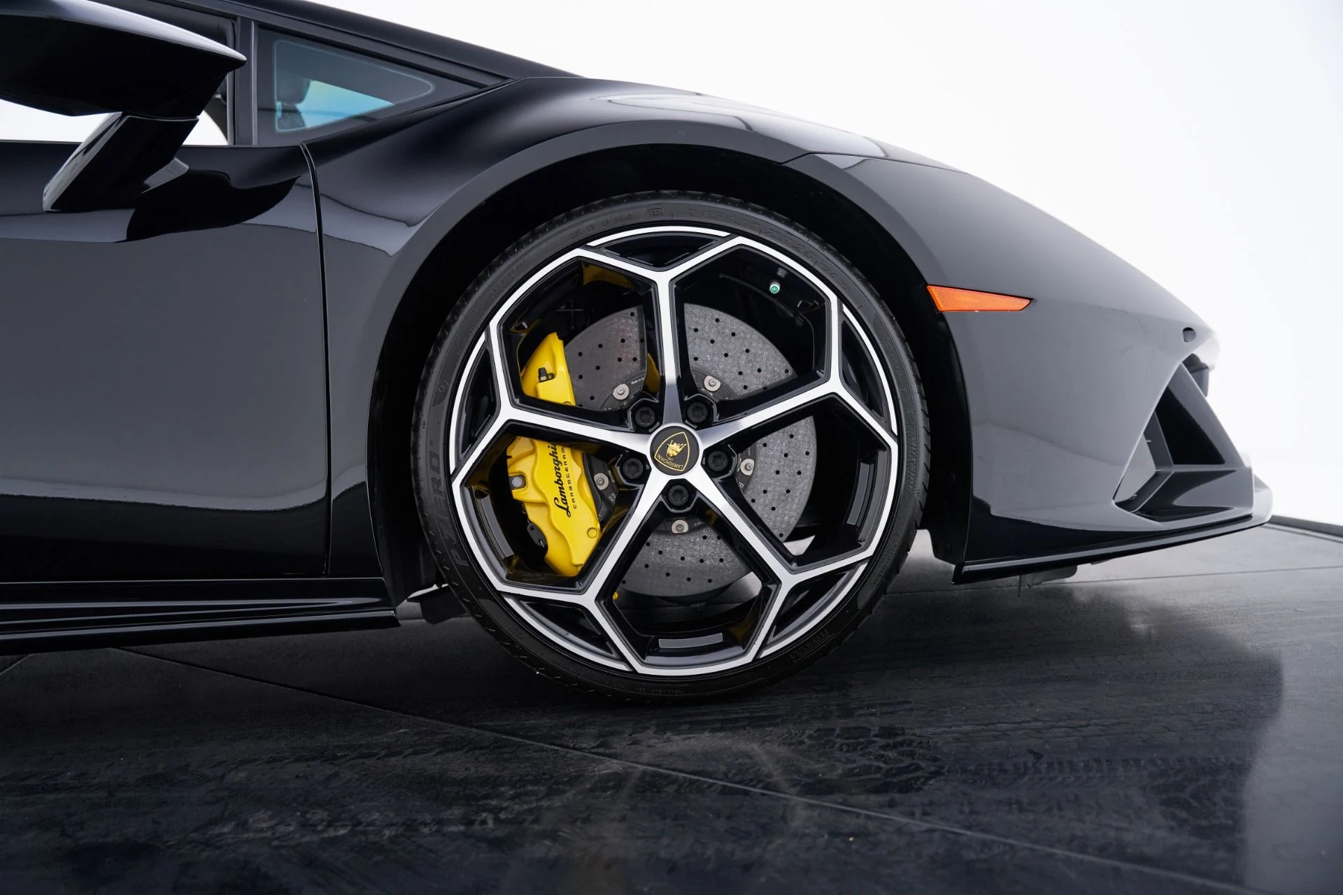 mph039_4174711635_Used_2024_Lamborghini_Huracan_1793135580_741e774329