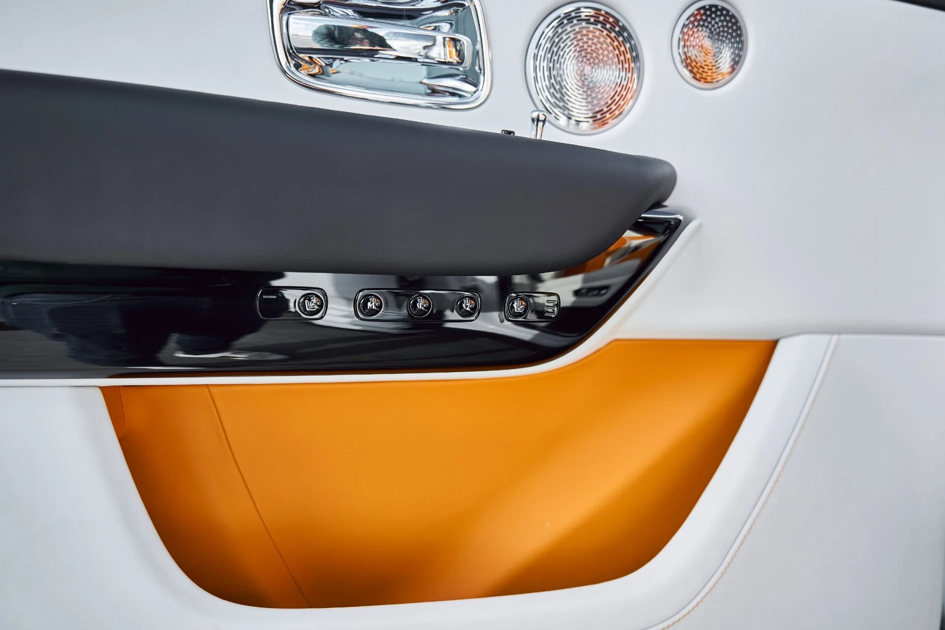 mph039_4198772502_Used_2026_Rolls_Royce_Cullinan_Base_1766884774_ac0a0f58c7