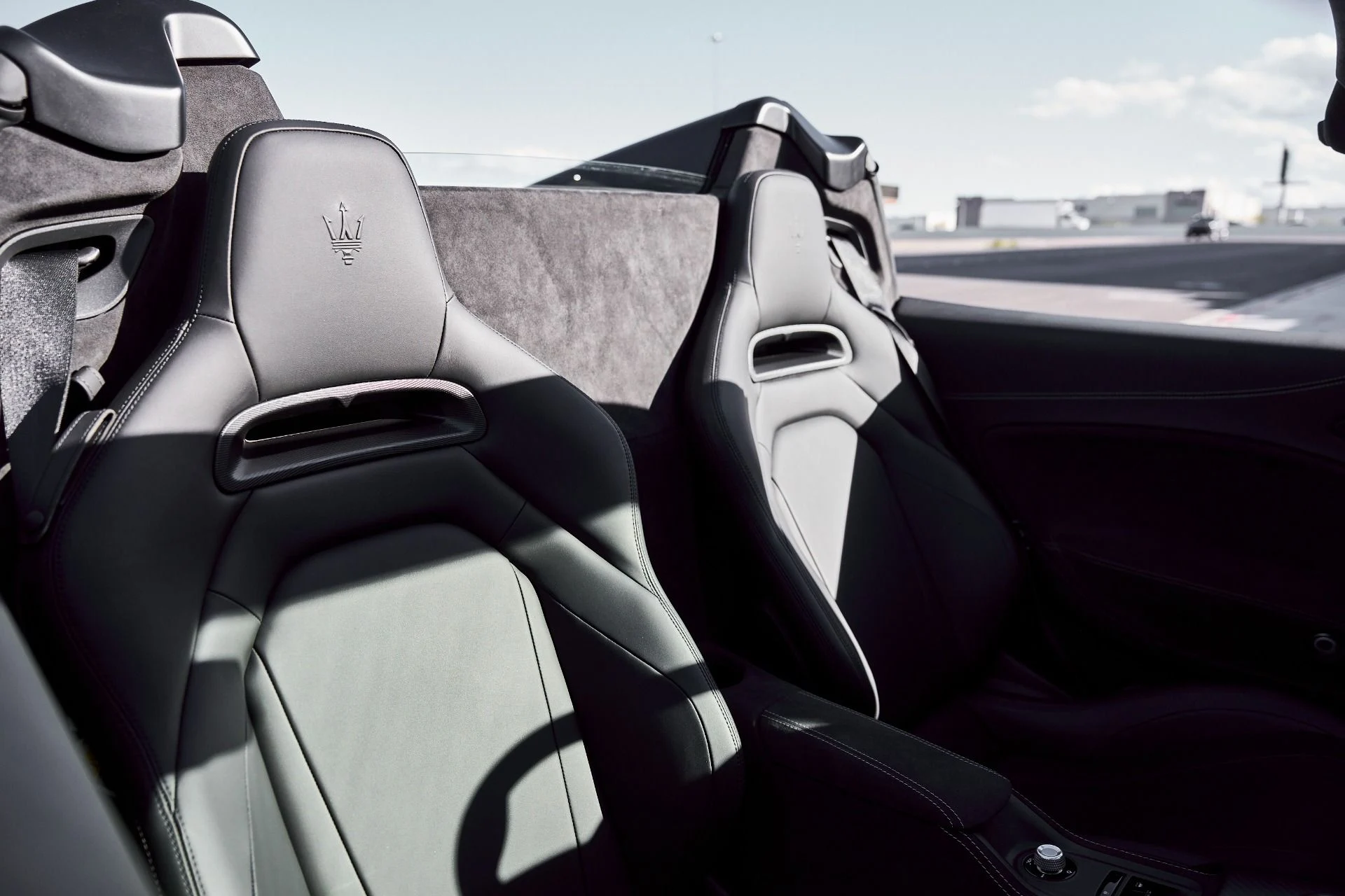 mph039_4203155223_Used_2024_Maserati_MC_20_1771382134_707726500d