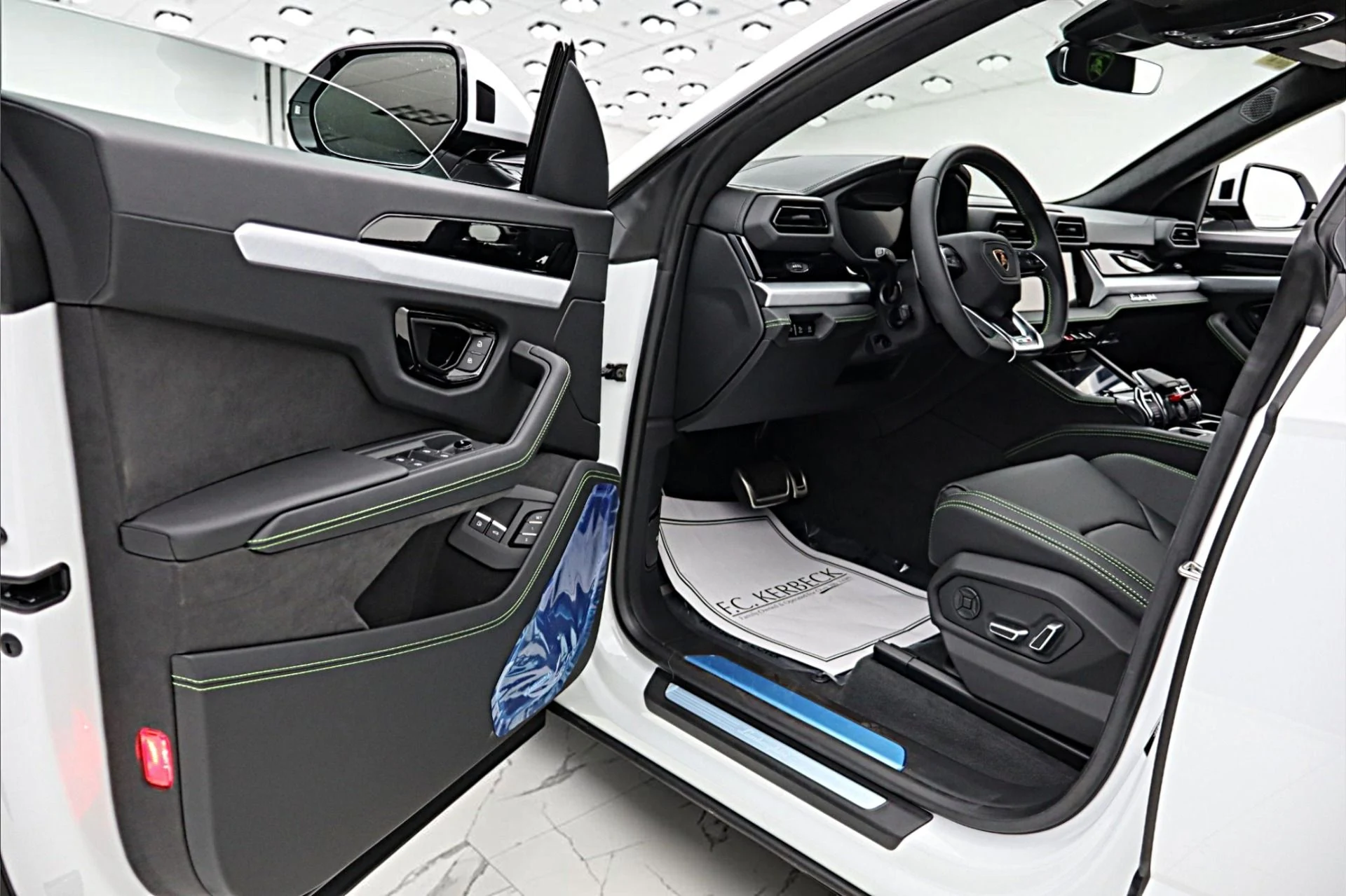 mph039_4211445923_New_2026_Lamborghini_Urus_SE_005969f2ef
