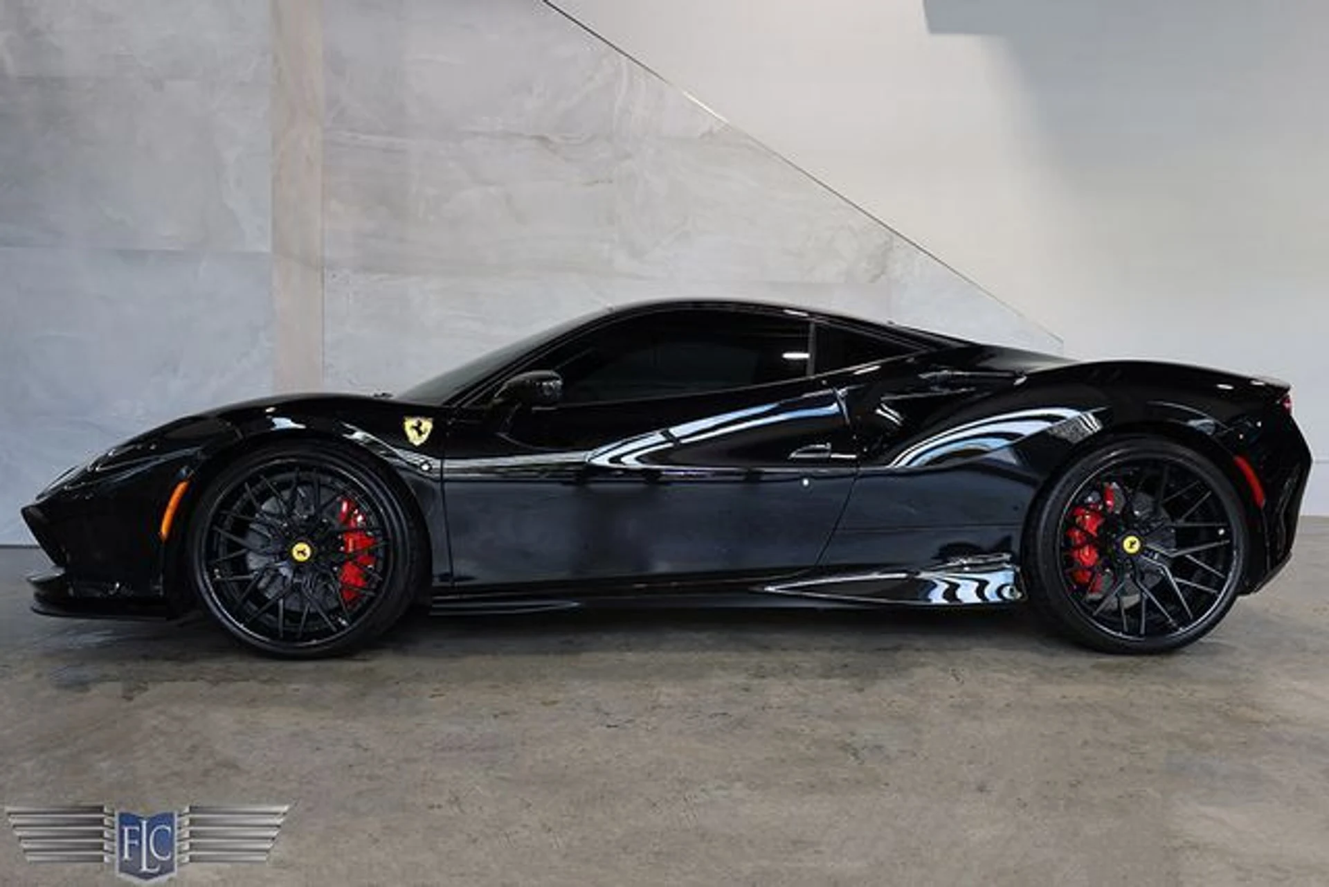 mph039_4221559731_used_2020_ferrari_f8_tributo_coupe_9689_22960423_44_640_87938f6546