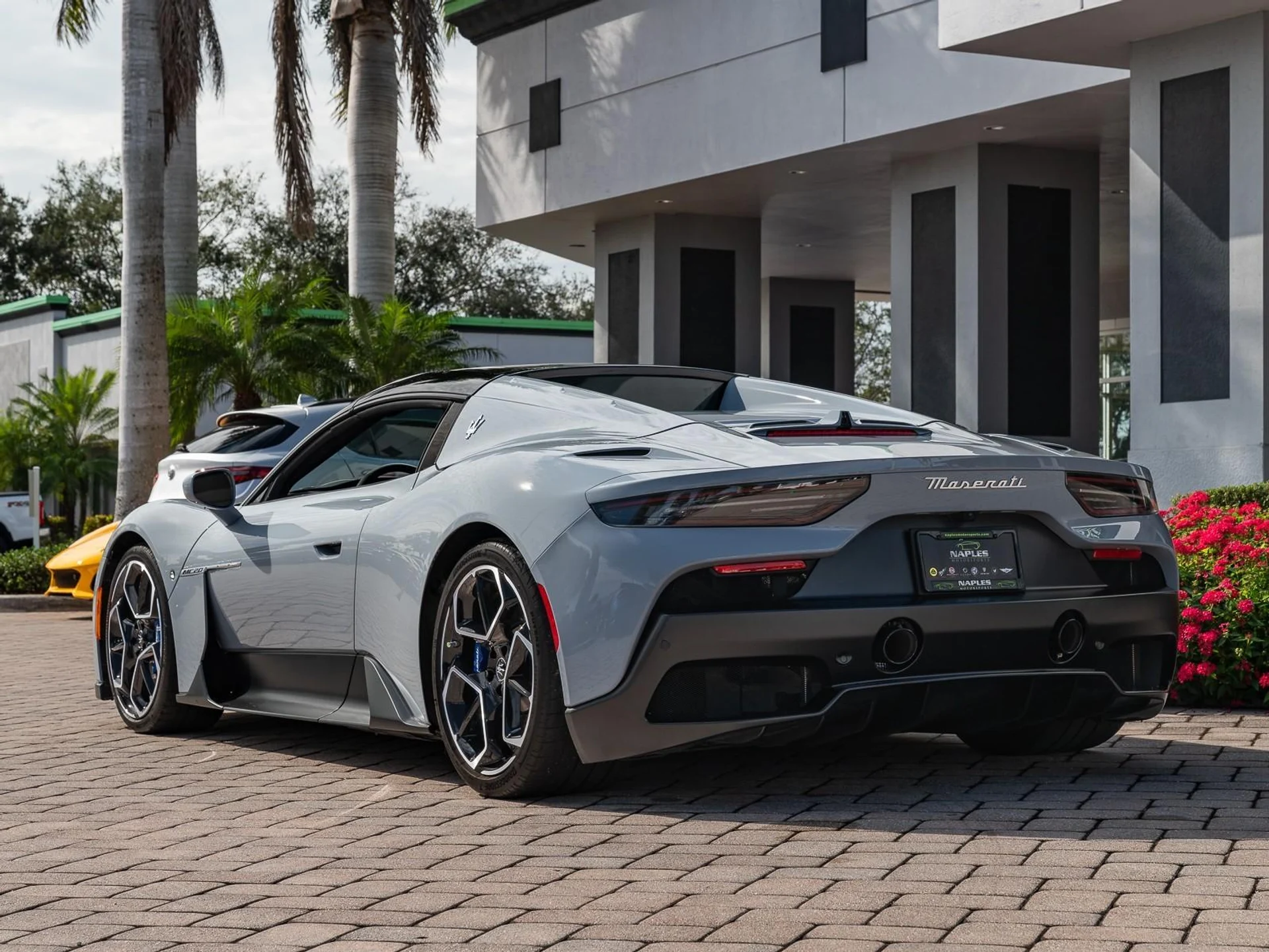 mph039_4222104788_Used_2023_Maserati_MC_20_Cielo_1753203994_600e03f322