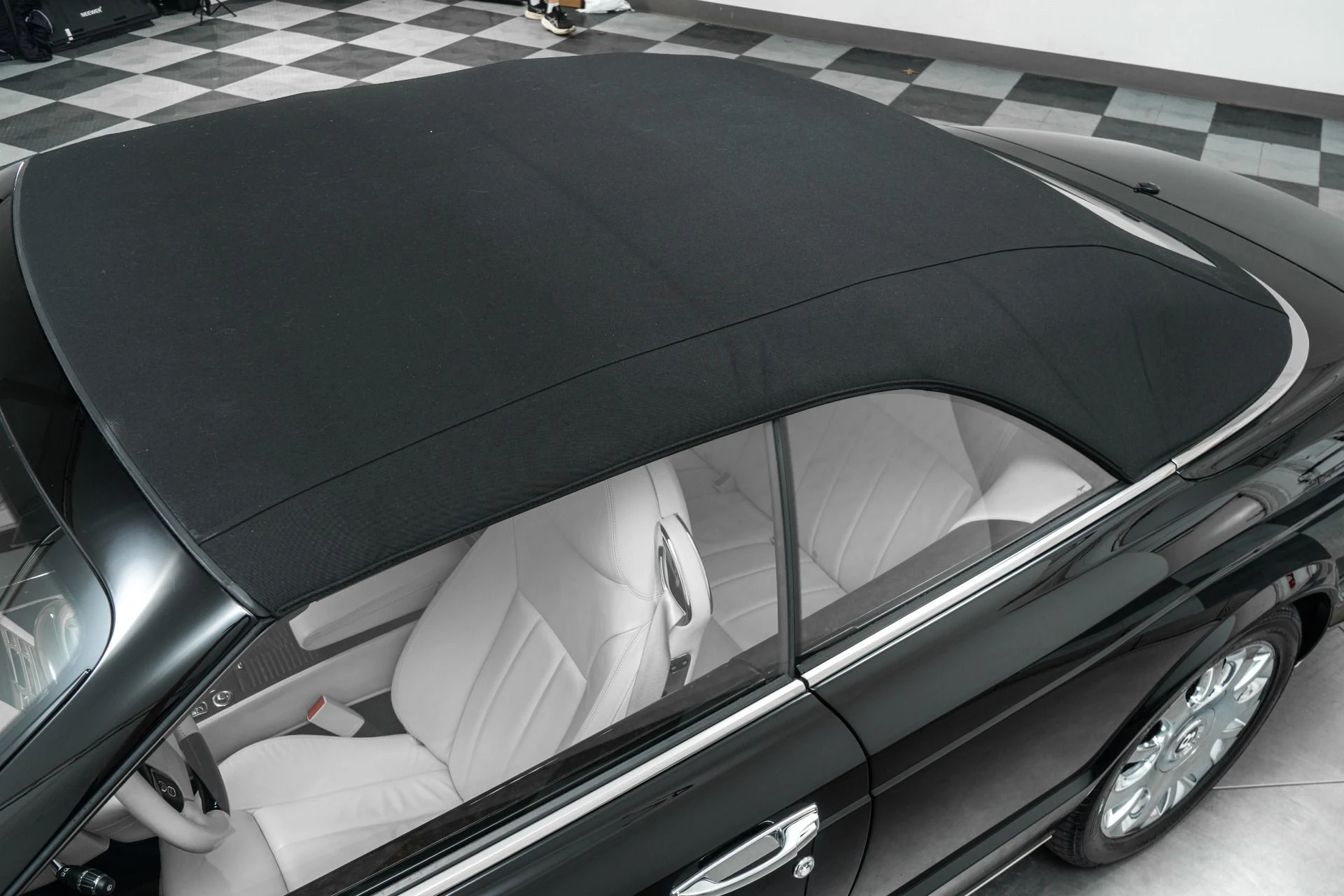 mph039_4245428058_Used_2009_Bentley_Azure_1776719869_bf1195dd44