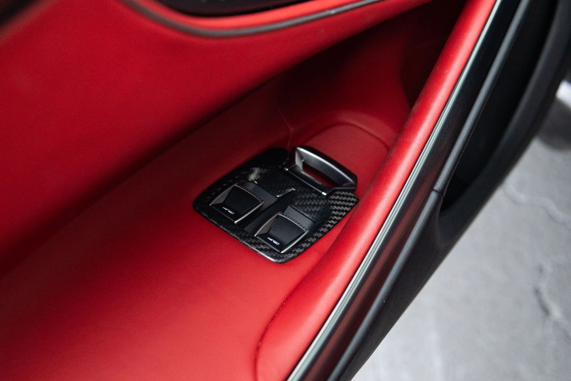 mph039_4246666192_Used_2023_Mc_Laren_Artura_1776712926_3e4df9acd9