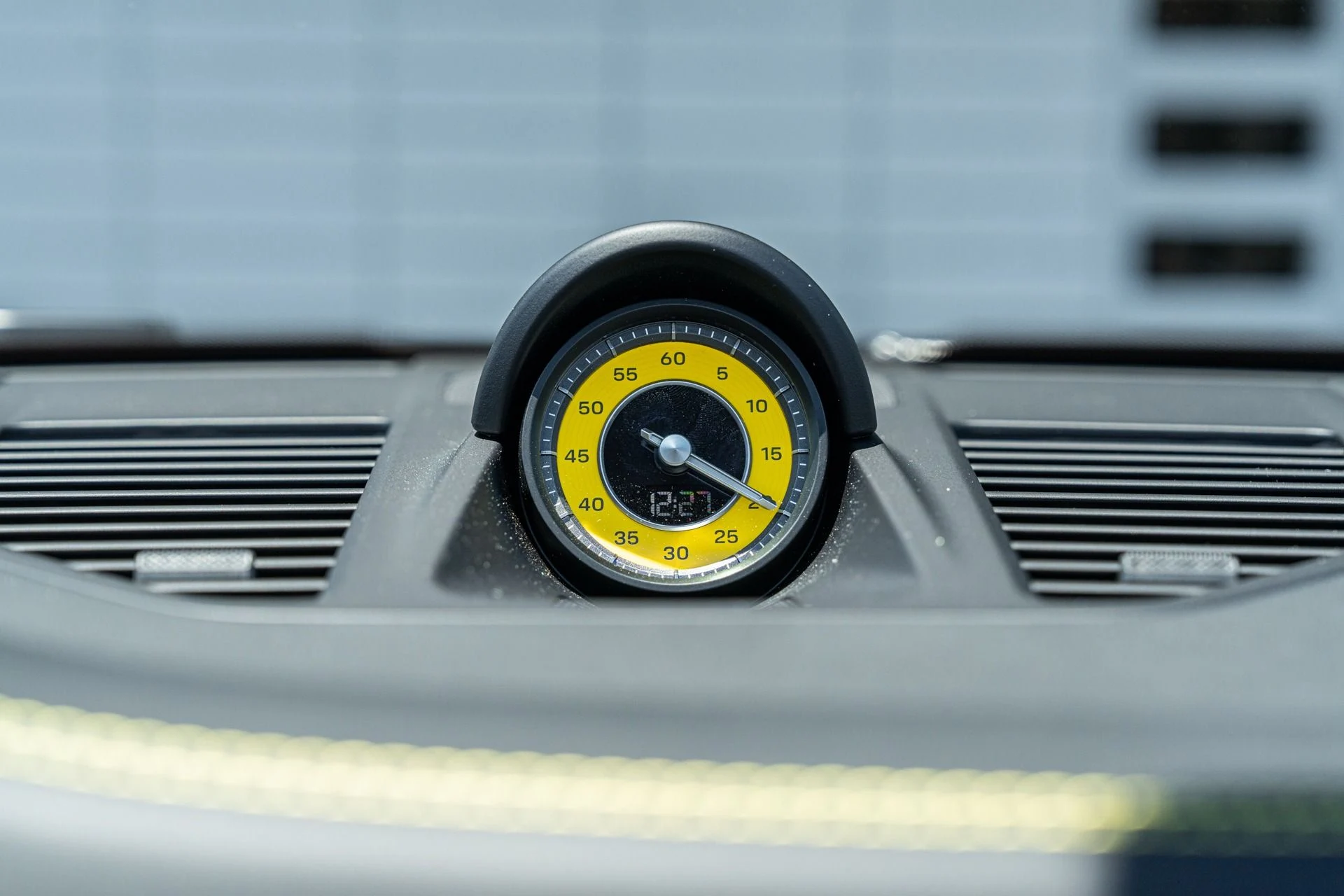 mph039_4273596244_Used_2025_Porsche_911_Turbo_S_1753733834_d9040bb045