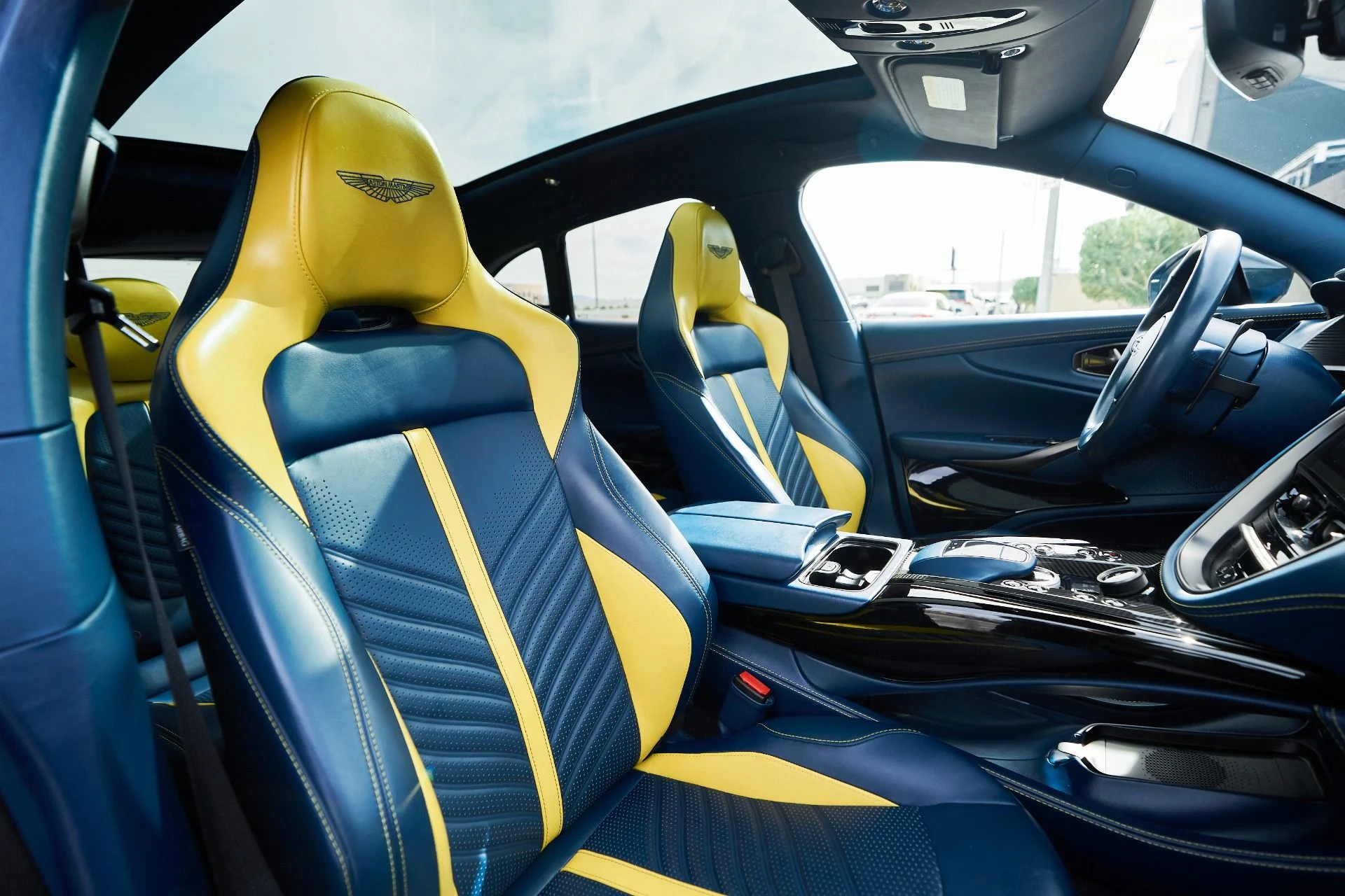 mph039_4293163298_Used_2023_Aston_Martin_DBX_707_1762900369_605d252a3f