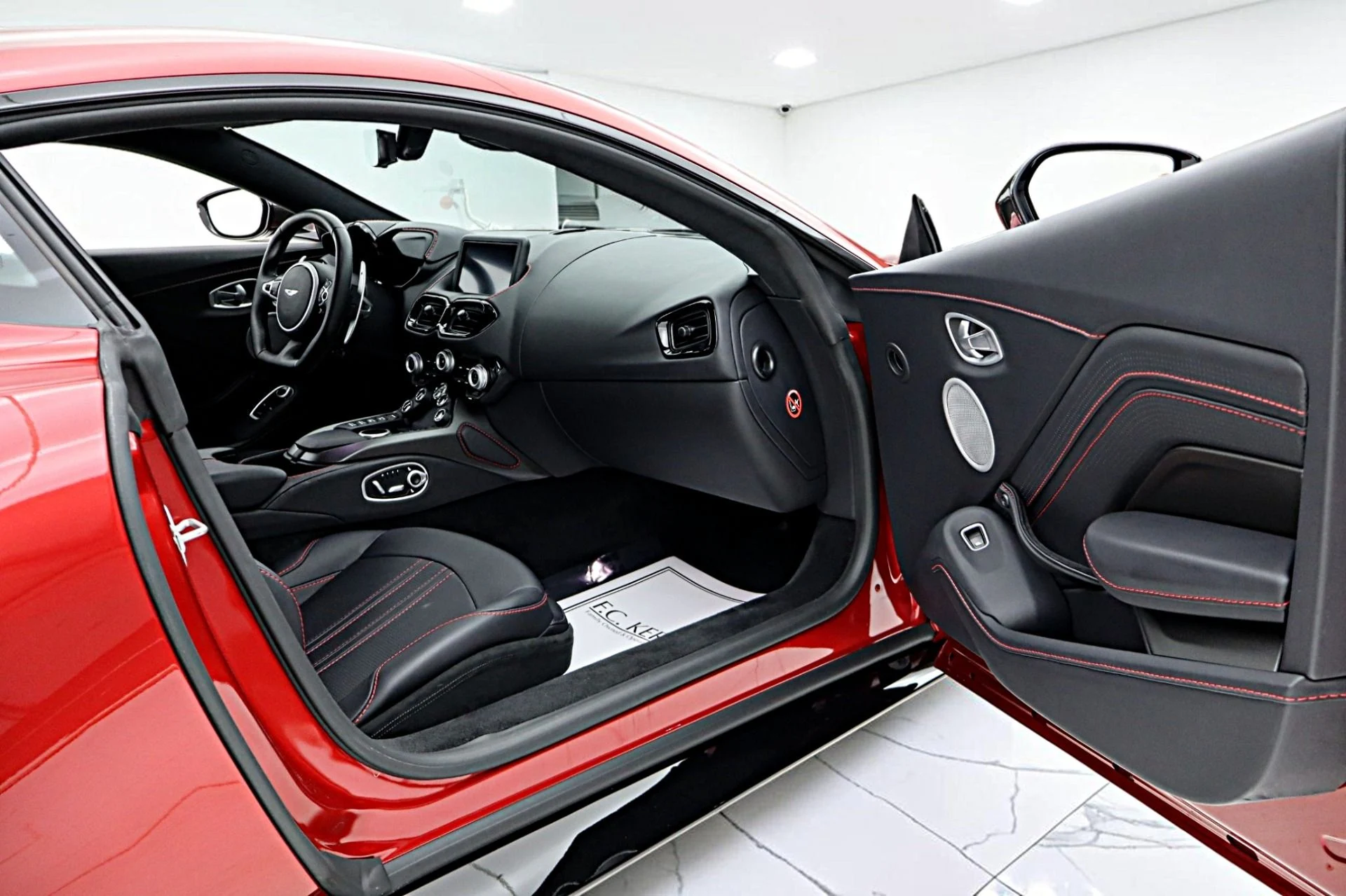 mph039_440132885_Used_2023_Aston_Martin_Vantage_Coupe_e3c94d2de5