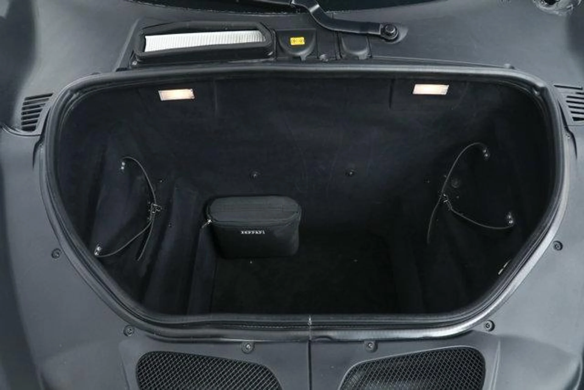 mph039_489690395_z_Sp_YU_Rz_So9j0_A4r_W_Nps_K49_P_Ig0s_fdb28c326c