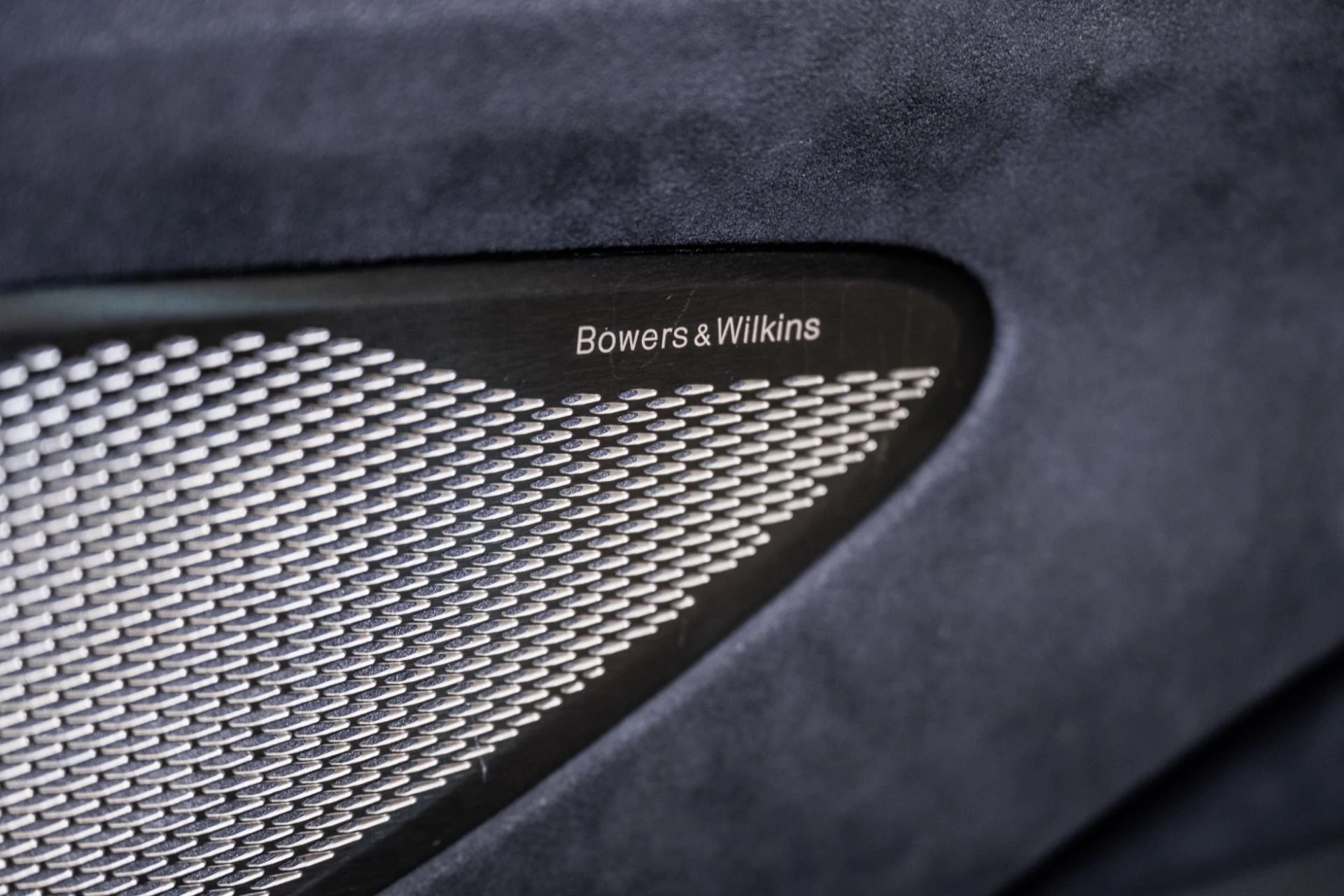 mph039_500947044_Used_2025_Aston_Martin_Vantage_1754335114_55ff417e5f