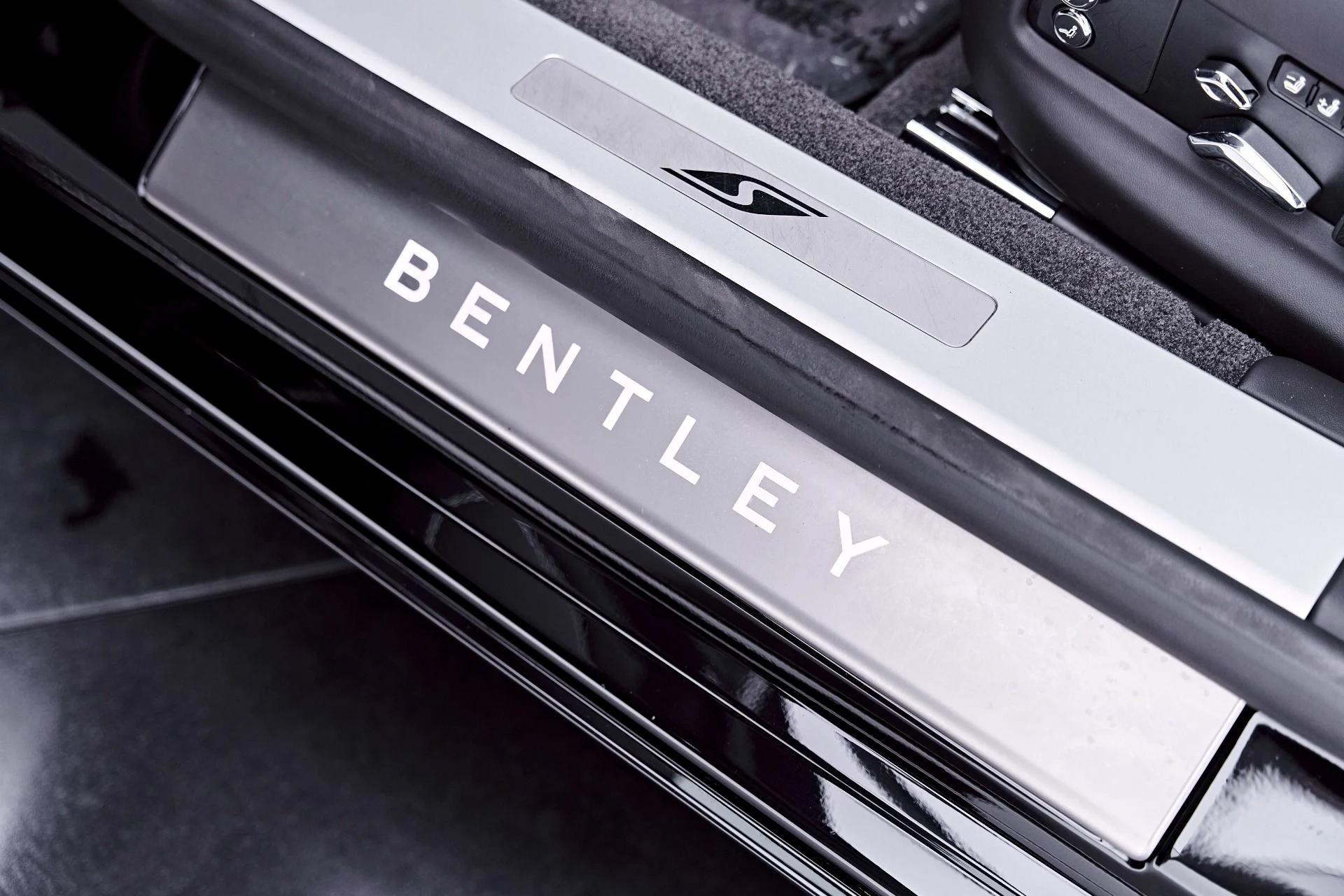 mph039_513128746_Used_2023_Bentley_Flying_Spur_S_1784247282_1c672c7c4a