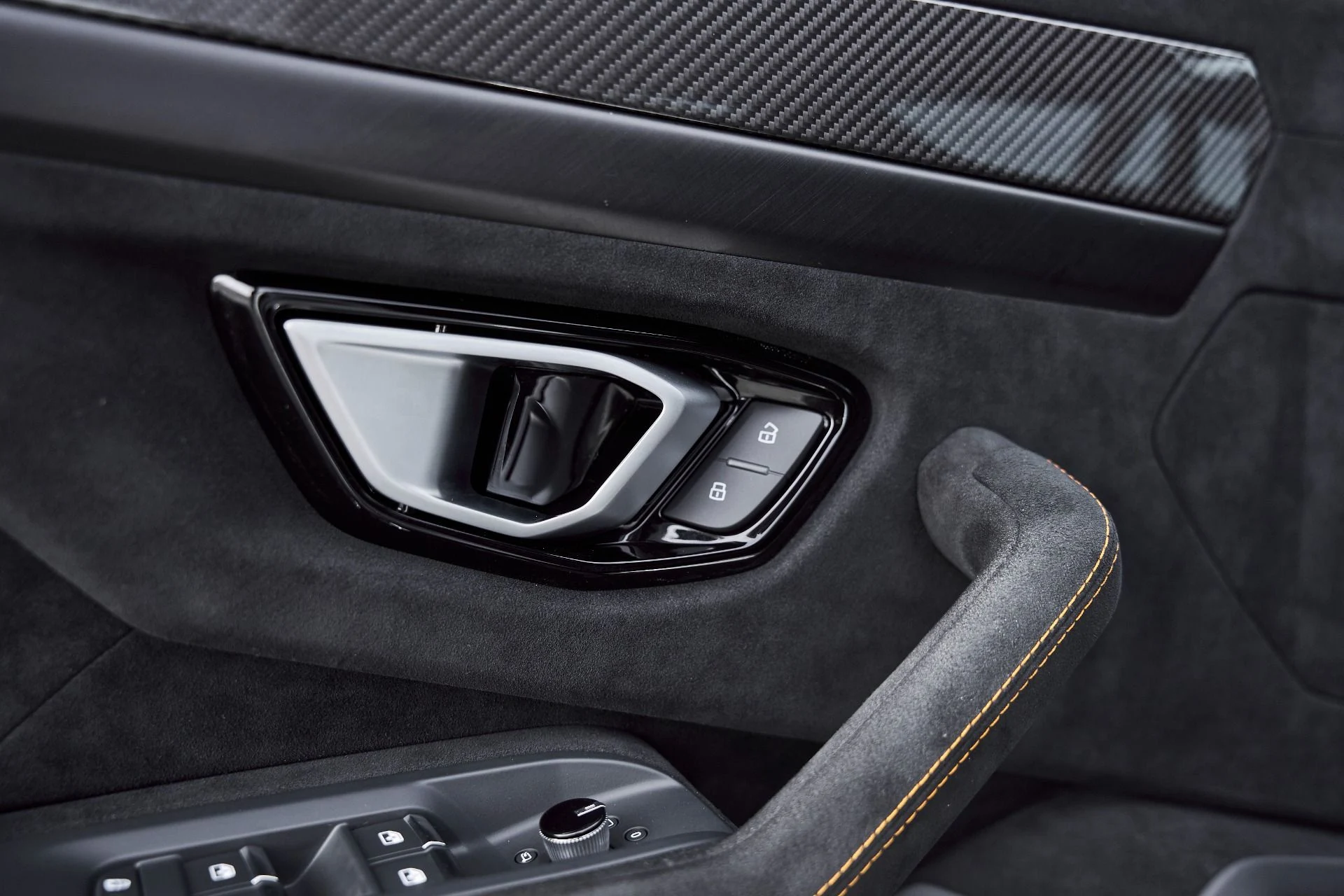 mph039_52269414_Used_2024_Lamborghini_Urus_Performante_1768001145_7af4e21c26