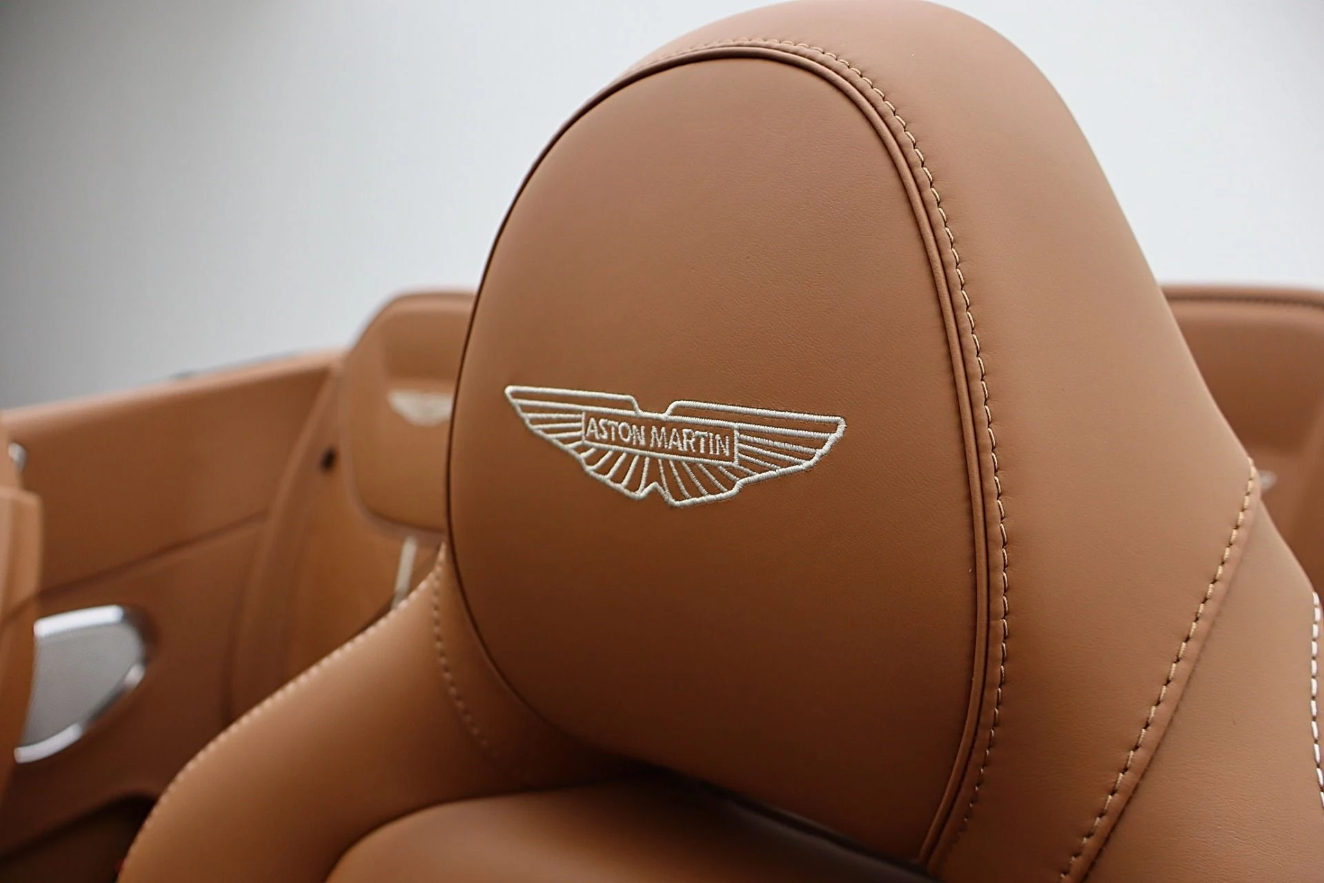 mph039_525451649_New_2026_Aston_Martin_DB_12_S_Volante_3f7fcfb683