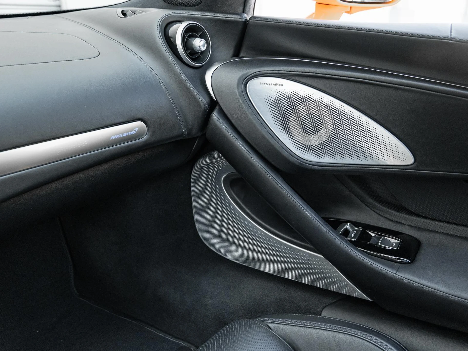 mph039_529419565_Used_2022_Mc_Laren_GT_1773176958_64c4eb33c9