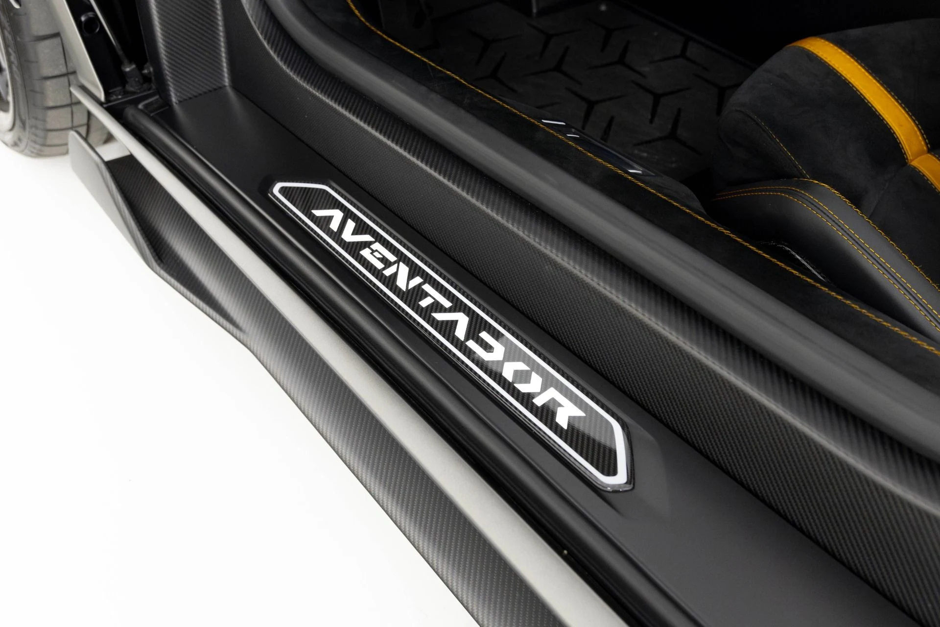 mph039_533801335_Used_2020_Lamborghini_Aventador_SVJ_1759430129_c0af959c90