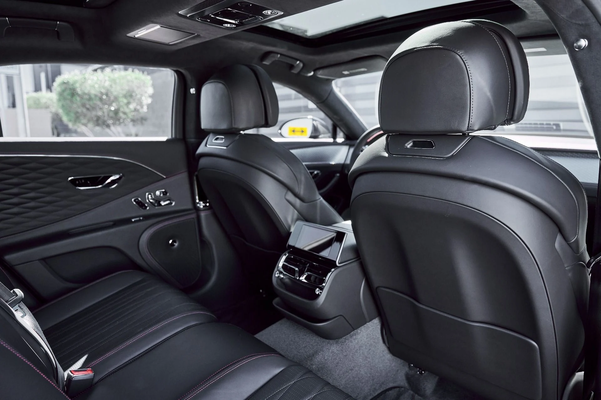 mph039_540758094_Used_2023_Bentley_Flying_Spur_V8_1773280678_b1a1dfd972