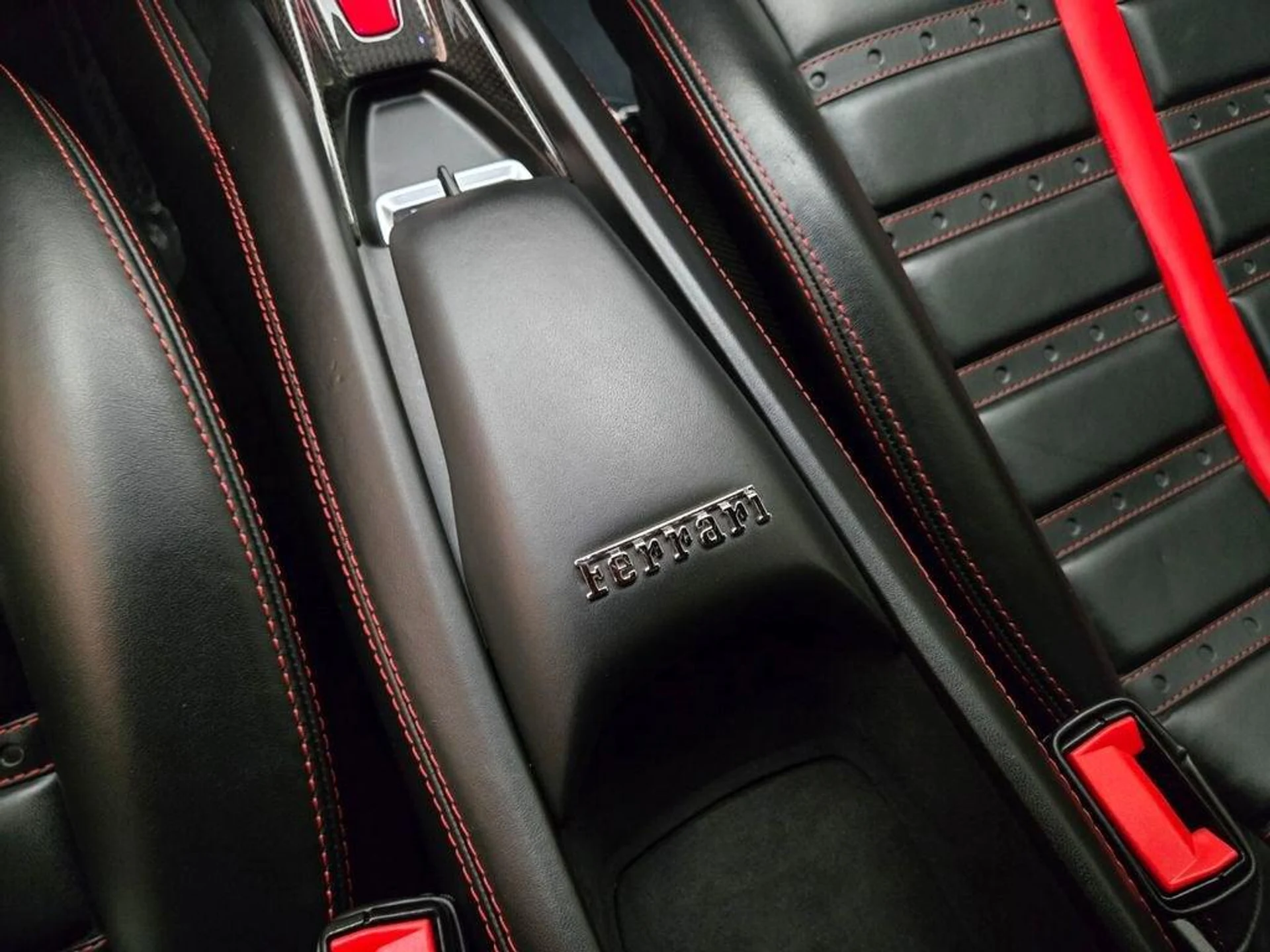 mph039_548125638_Used_2020_Ferrari_F8_Tributo_1775896818_00da546826