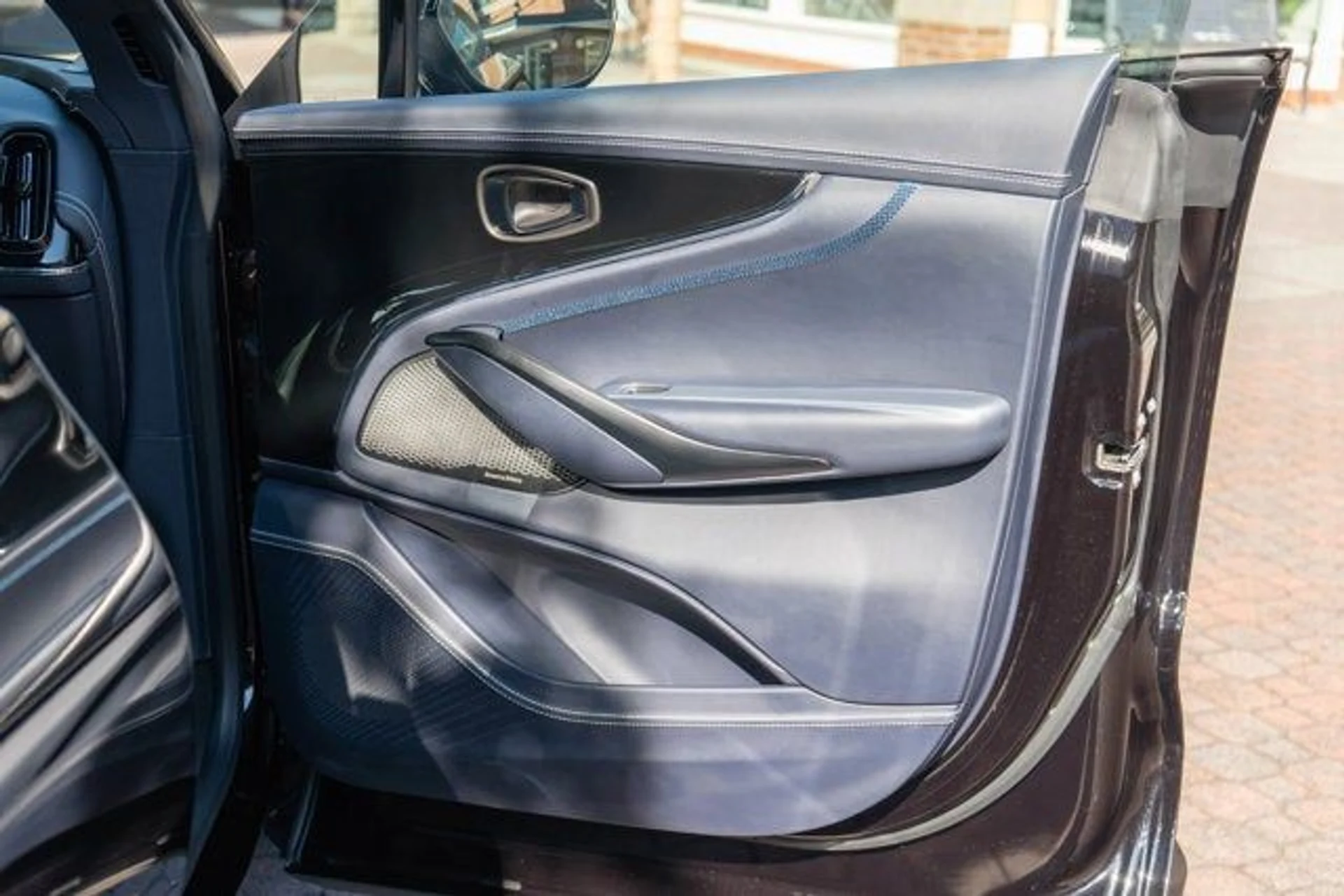 mph039_555928624_40_efab16700e