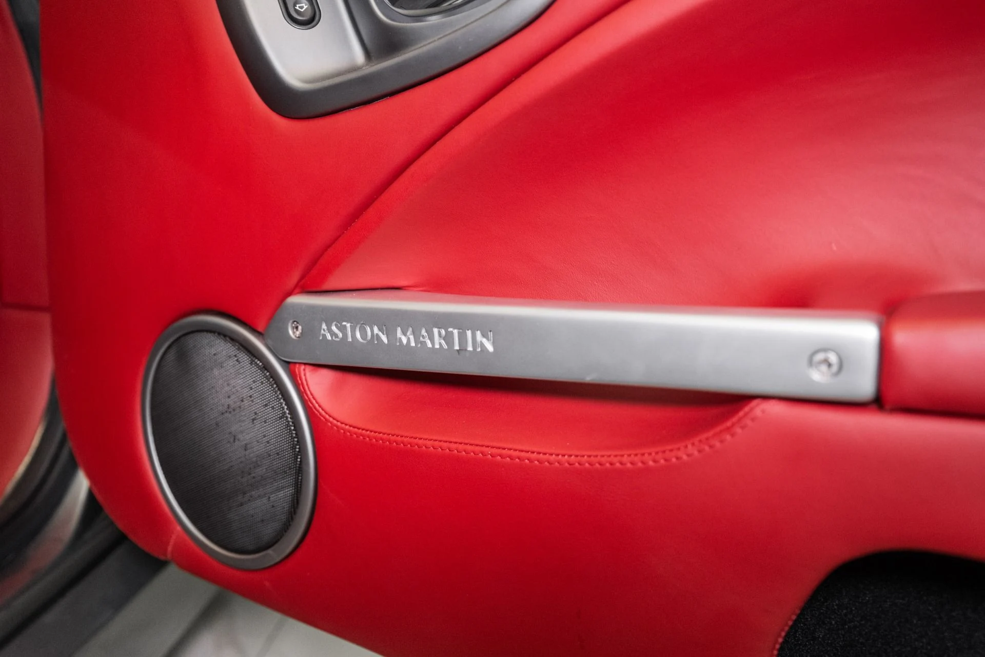 mph039_556388310_Used_2002_Aston_Martin_Vanquish_V12_1750947116_a7d7634628