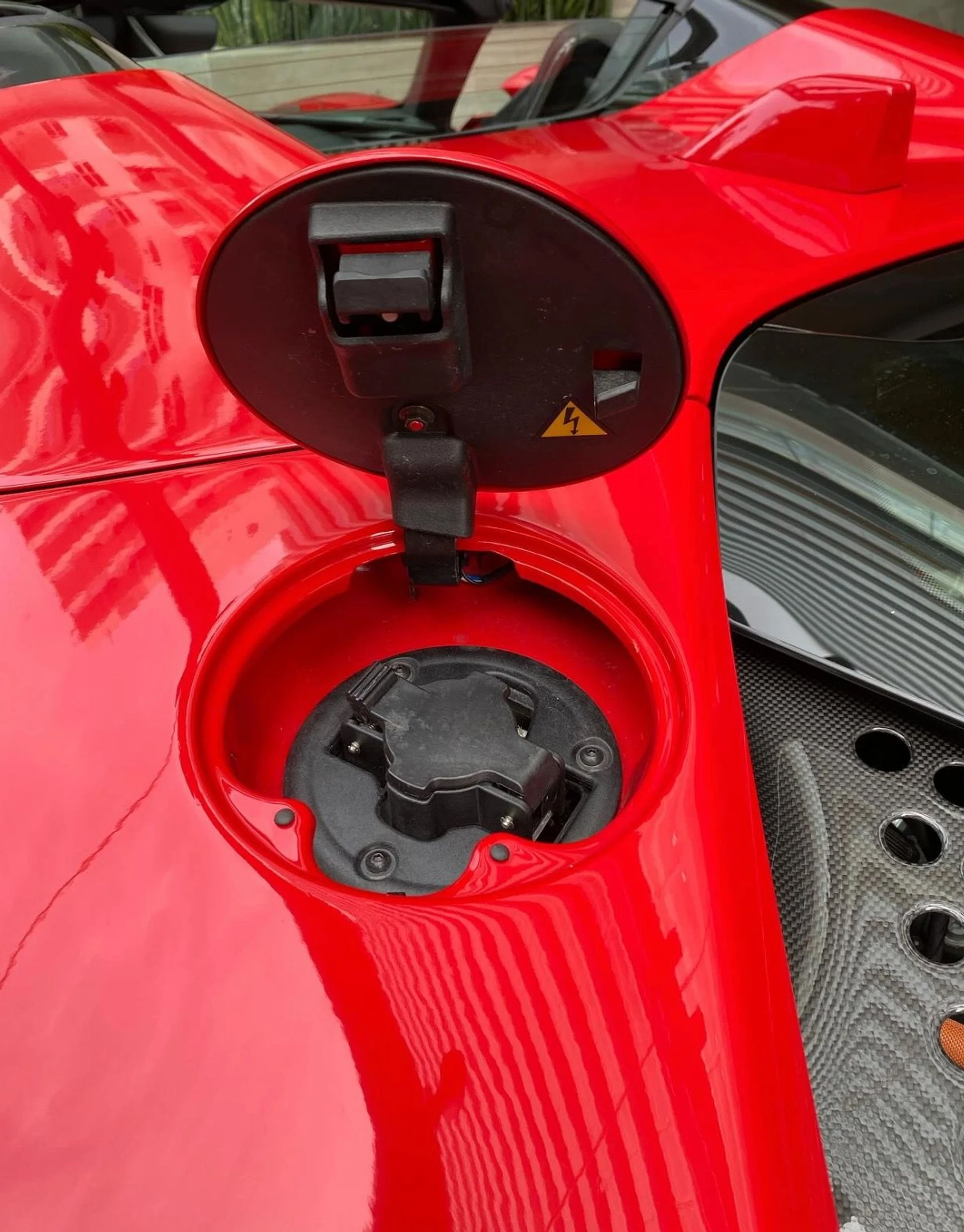 mph039_567661791_Used_2023_Ferrari_SF_90_Spider_1758758149_8bb6ed781c