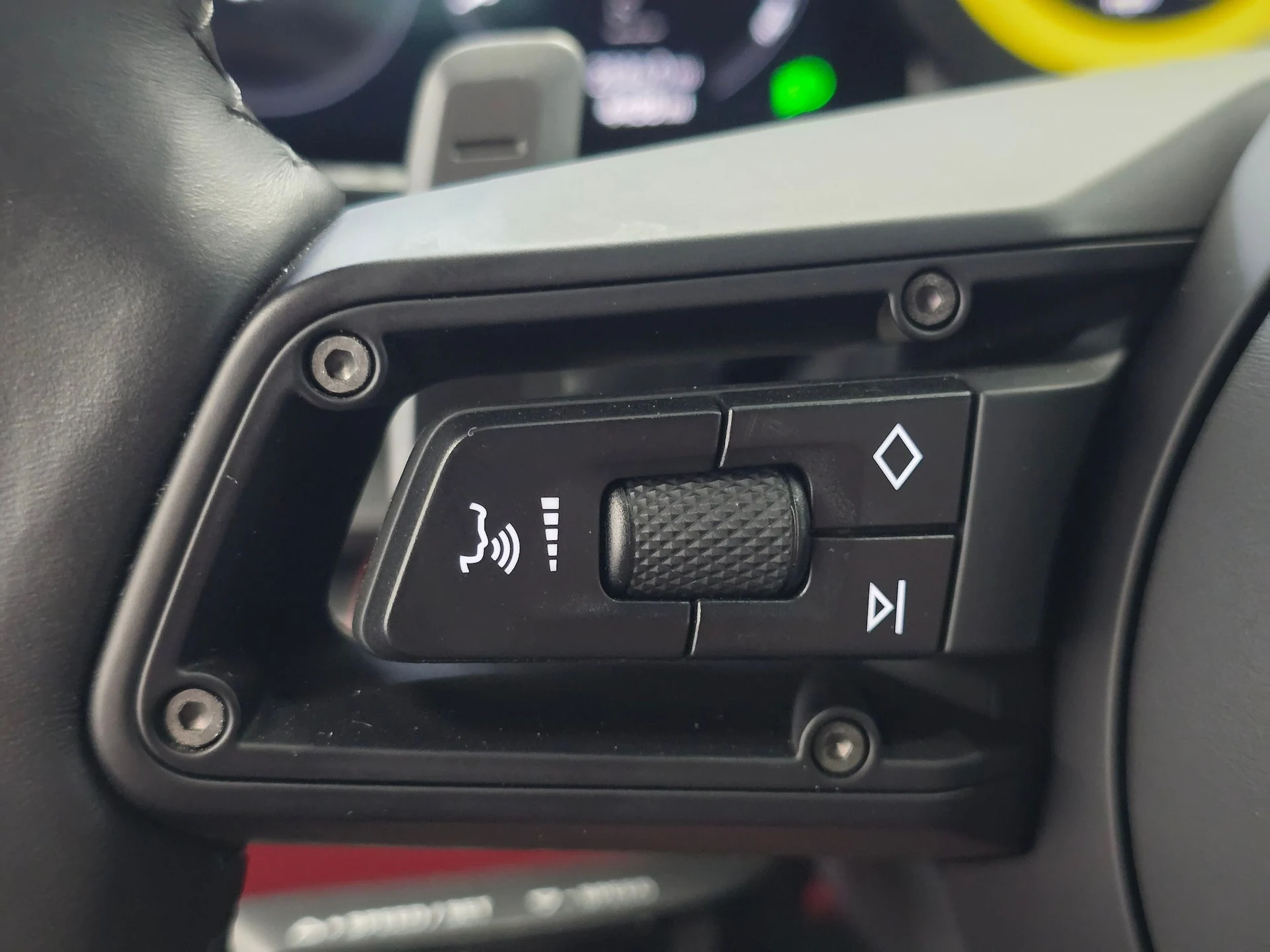 mph039_572749373_90ac23ec5a3a801e8a6154902d04940bx_d4611b2714