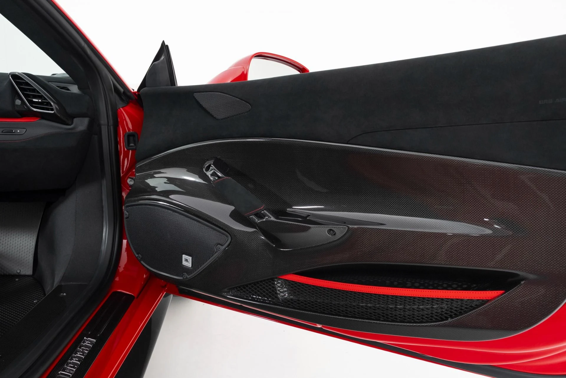 mph039_584325709_Used_2019_Ferrari_488_Pista_1760379304_ccc0194f1b