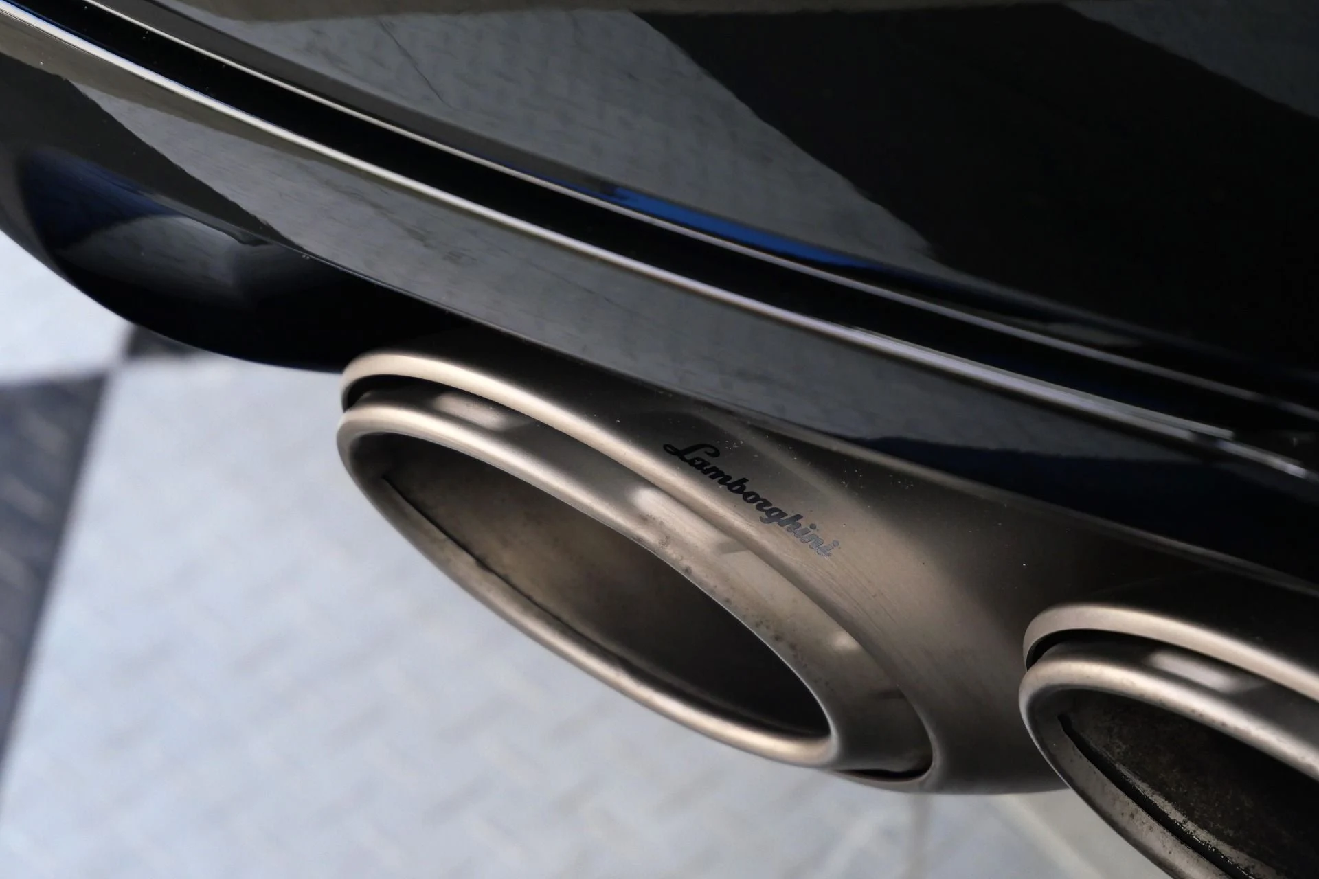 mph039_60688990_Used_2022_Lamborghini_Urus_23_Inch_Wheels_Two_Tone_Interior_Bang_and_Olufsen_Audio_1775677581_ee7b320308