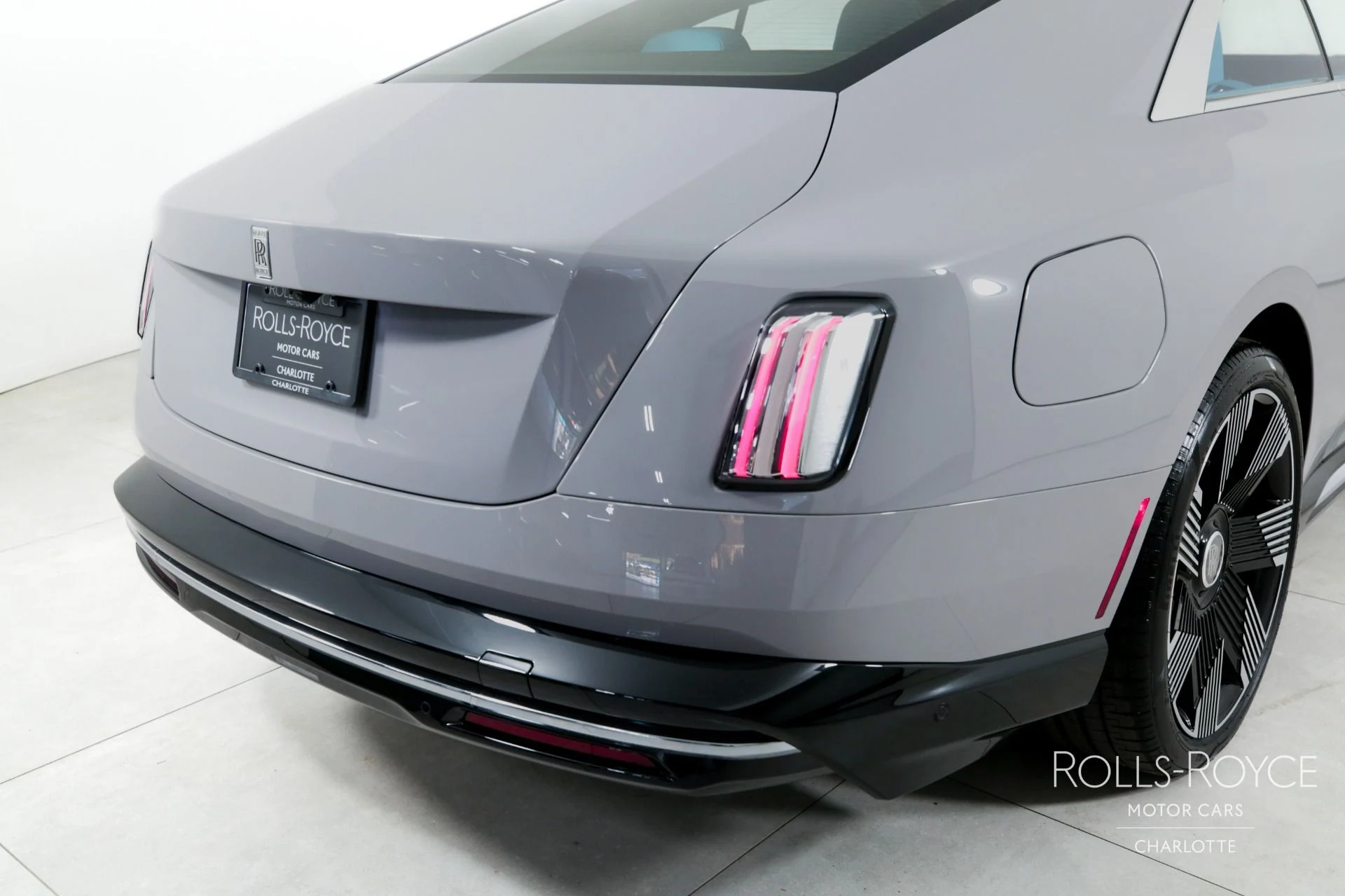 mph039_611502877_Used_2025_Rolls_Royce_Spectre_1734039852_ab08d3105a