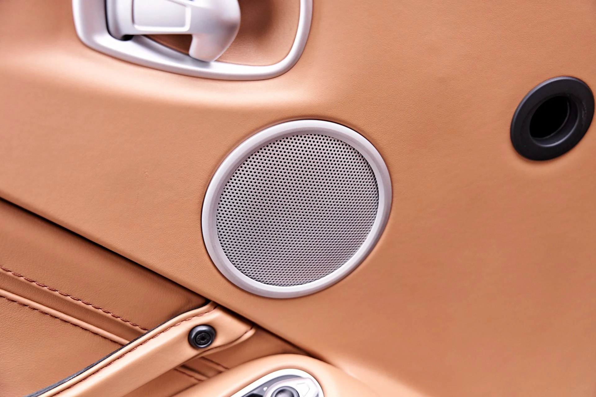 mph039_614051363_Used_2020_Aston_Martin_Vantage_Base_1777504311_f80f621fa7