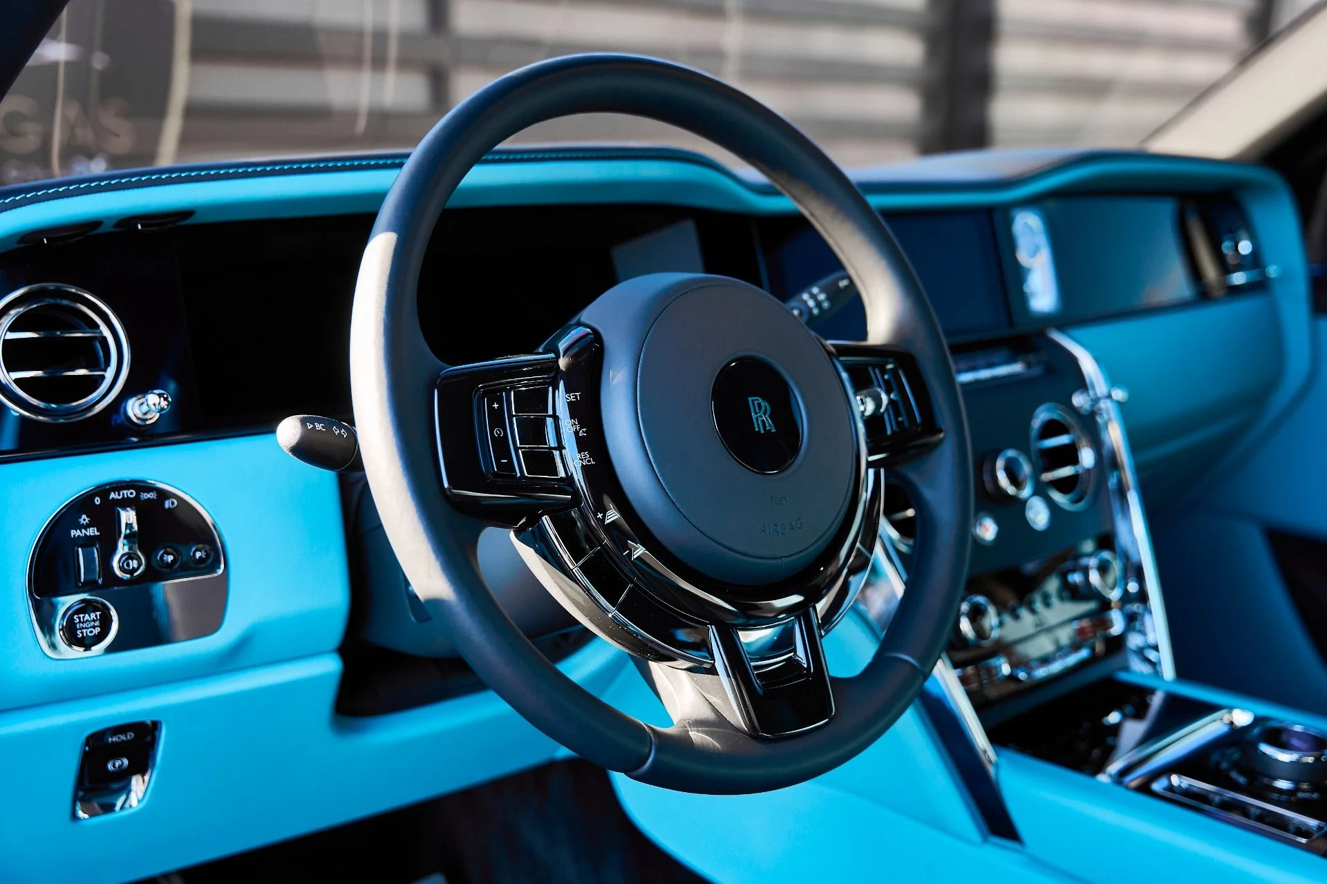 mph039_614712799_Used_2025_Rolls_Royce_Cullinan_Base_1767668817_1a8c1ecb2b