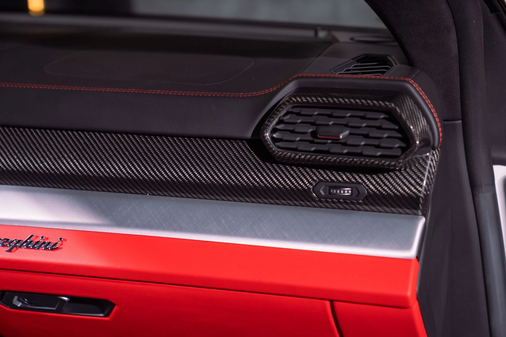mph039_633172230_Used_2022_Lamborghini_Urus_Full_Carbon_Interior_Package_1792253848_14c0c16d9d