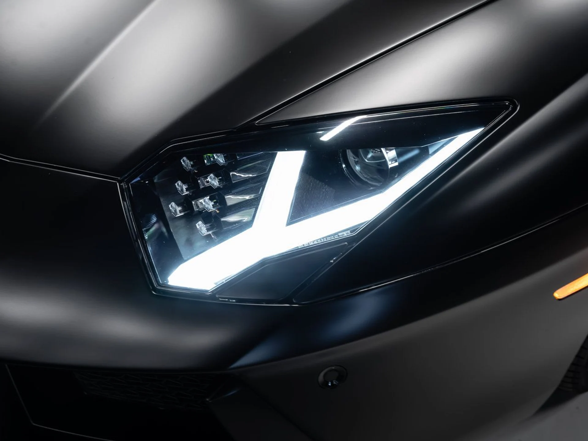 mph039_648827261_lamborghini_aventador_2017_cb9f03fe7a