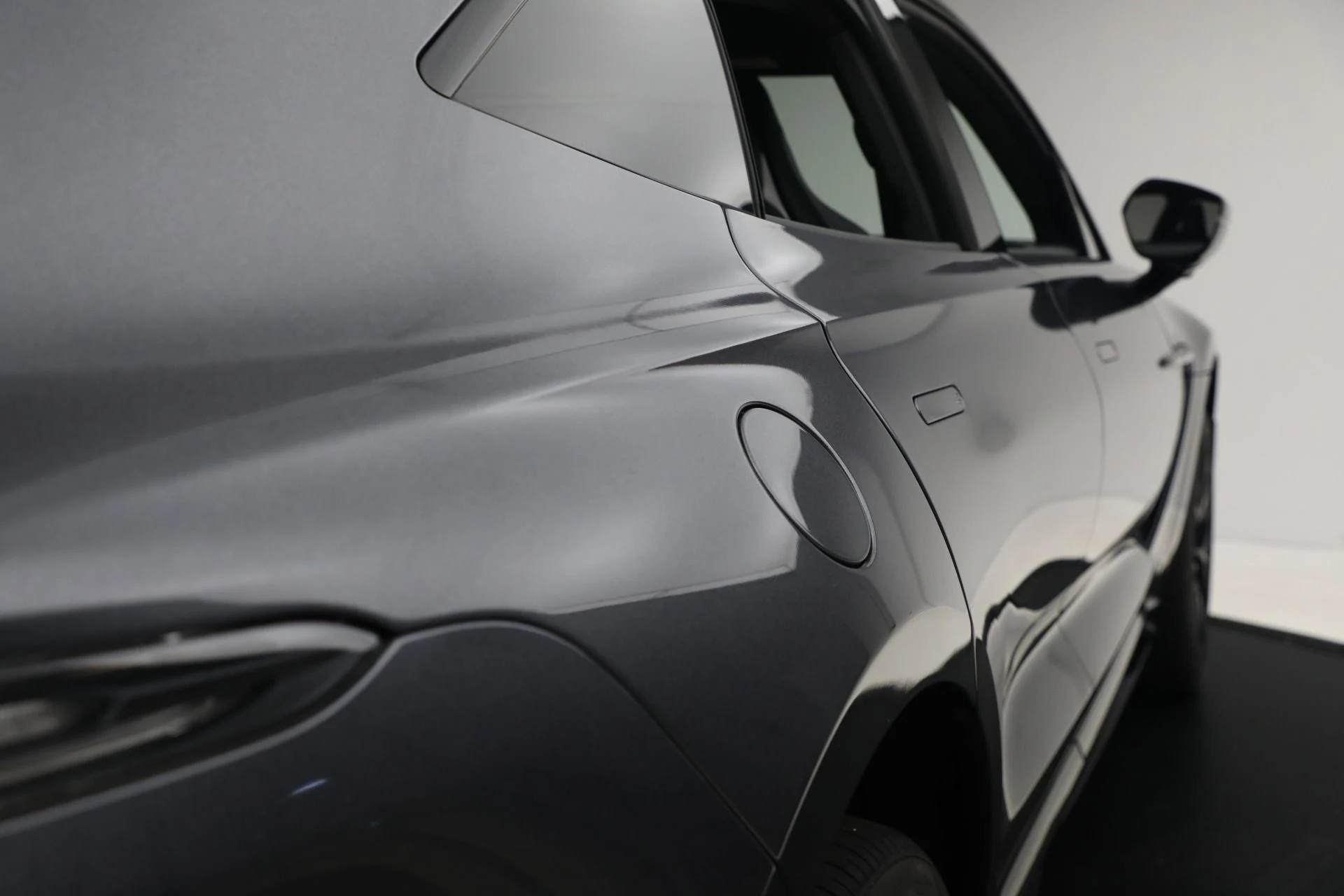 mph039_656952473_New_2025_Aston_Martin_DBX_707_f435998346