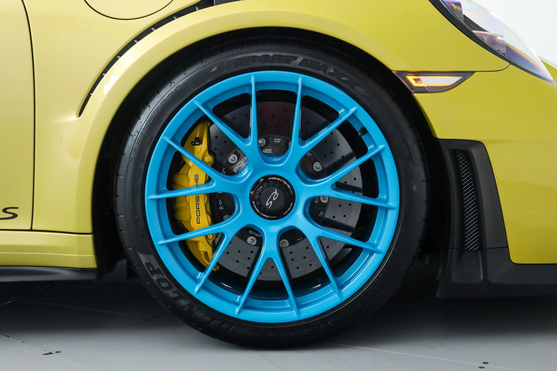 mph039_670381781_a9b083ea66b0fab661699aba29d95504_e6901b8875