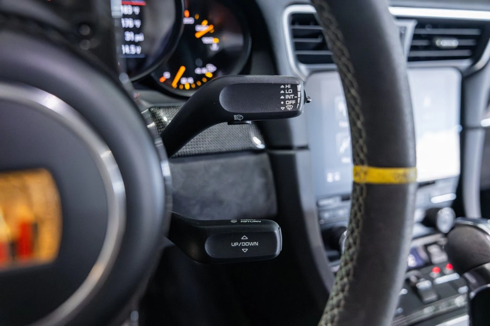 mph039_672320603_ew_e550eb5fca